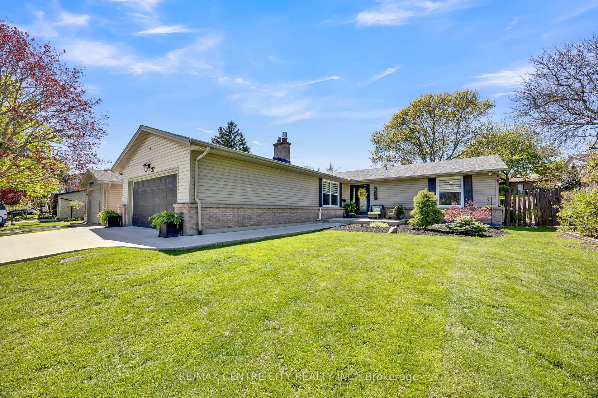 Photo 1 of 27 Bartlett Crescent, London, South M — HOMEH
