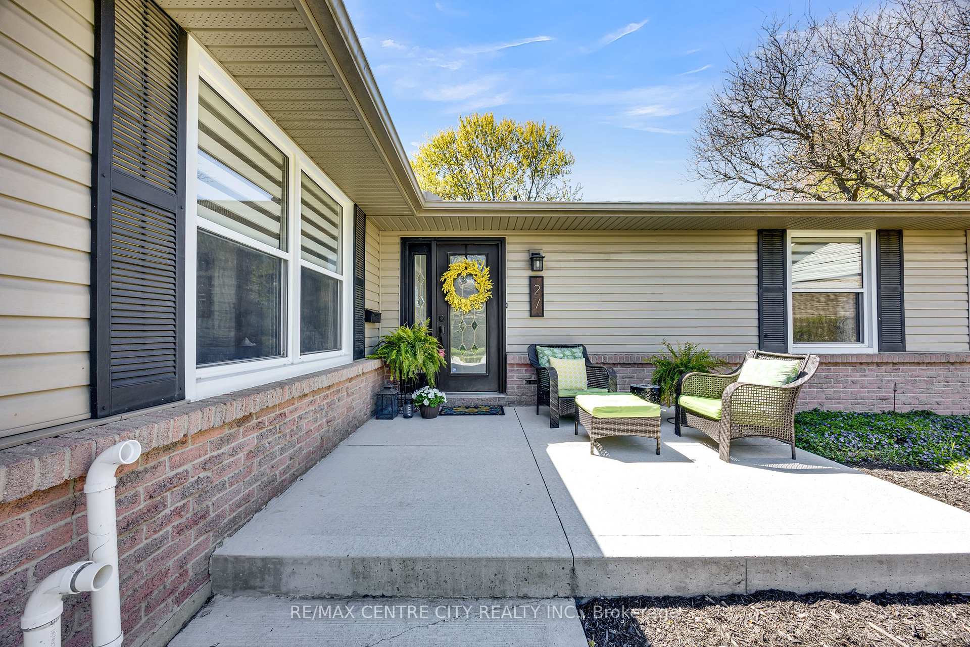 Photo 7 of 27 Bartlett Crescent, London, South M — HOMEH