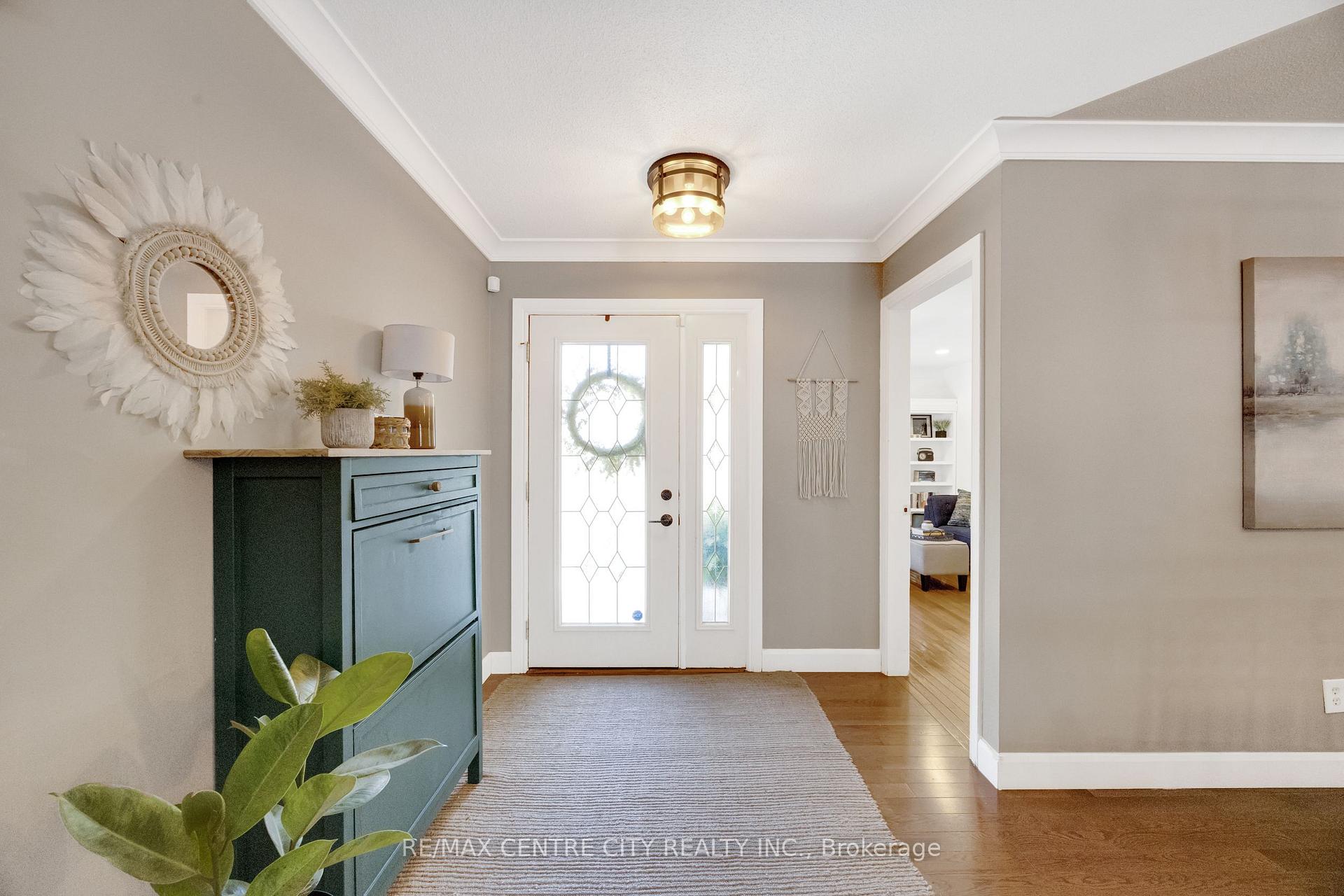 Photo 8 of 27 Bartlett Crescent, London, South M — HOMEH