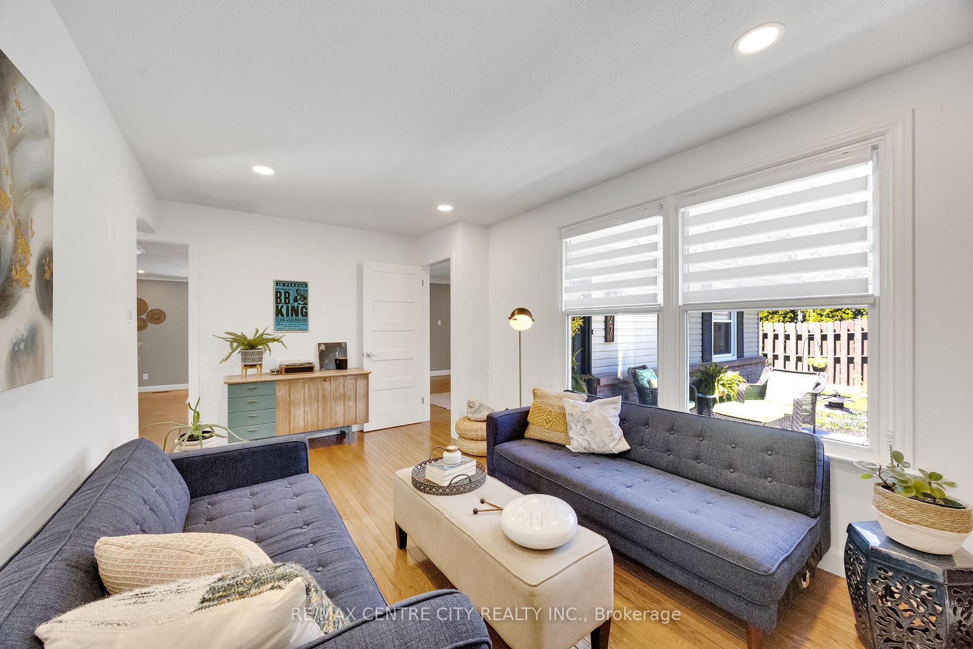 Photo 9 of 27 Bartlett Crescent, London, South M — HOMEH