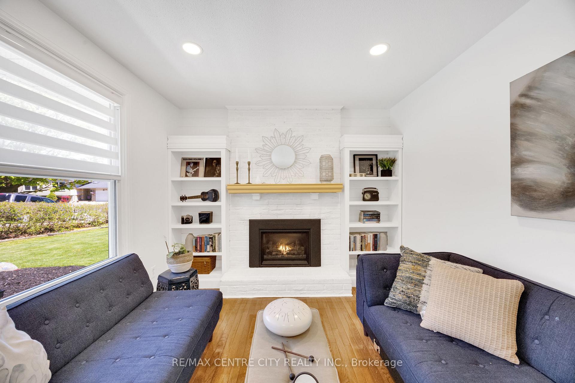 Photo 10 of 27 Bartlett Crescent, London, South M — HOMEH