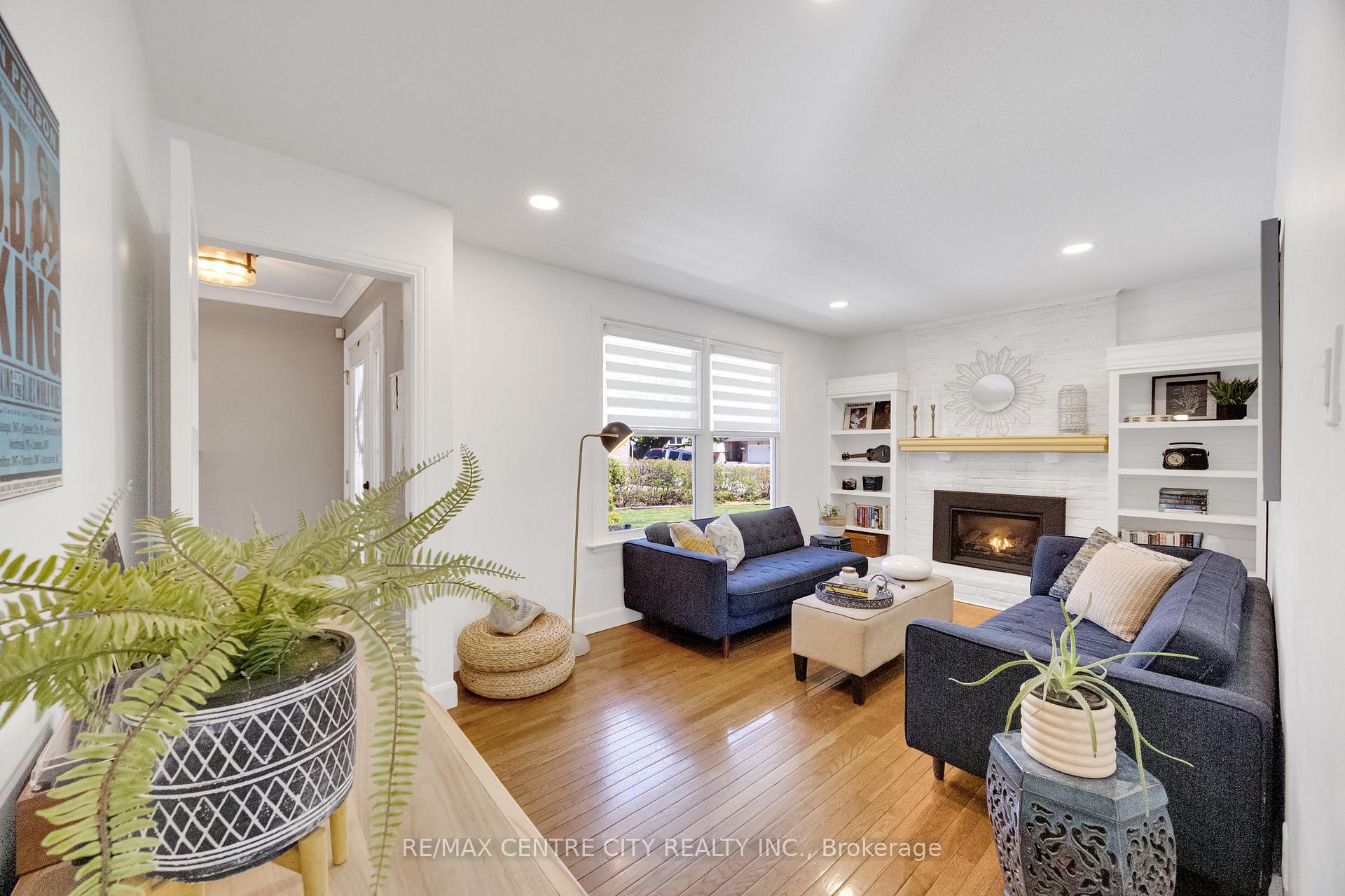 Photo 11 of 27 Bartlett Crescent, London, South M — HOMEH