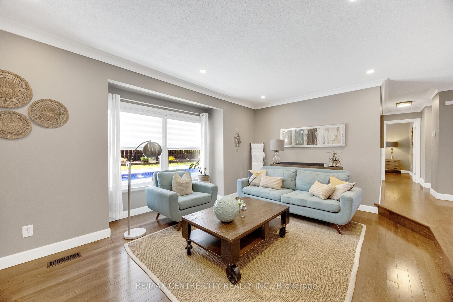 Photo 15 of 27 Bartlett Crescent, London, South M — HOMEH