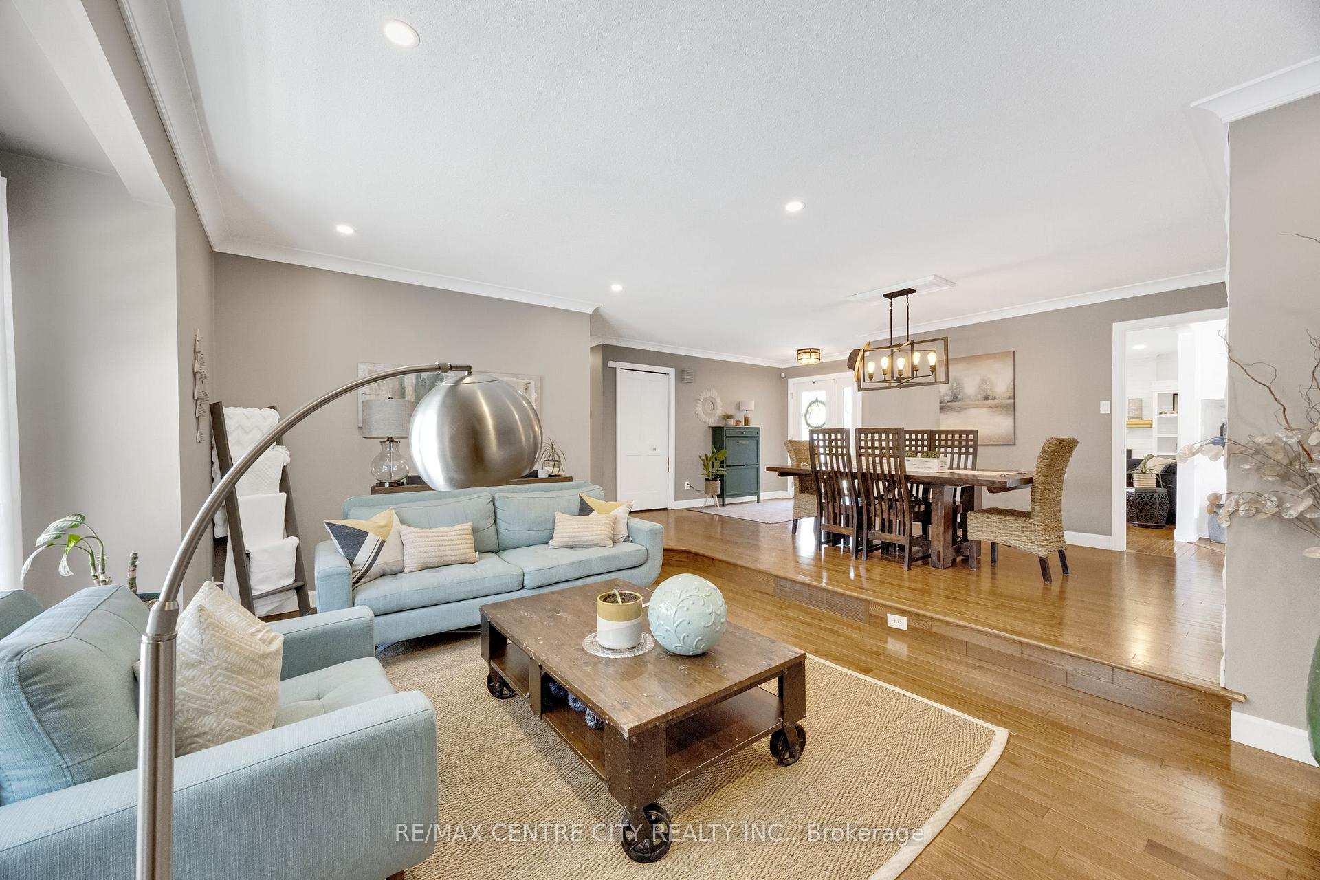 Photo 16 of 27 Bartlett Crescent, London, South M — HOMEH