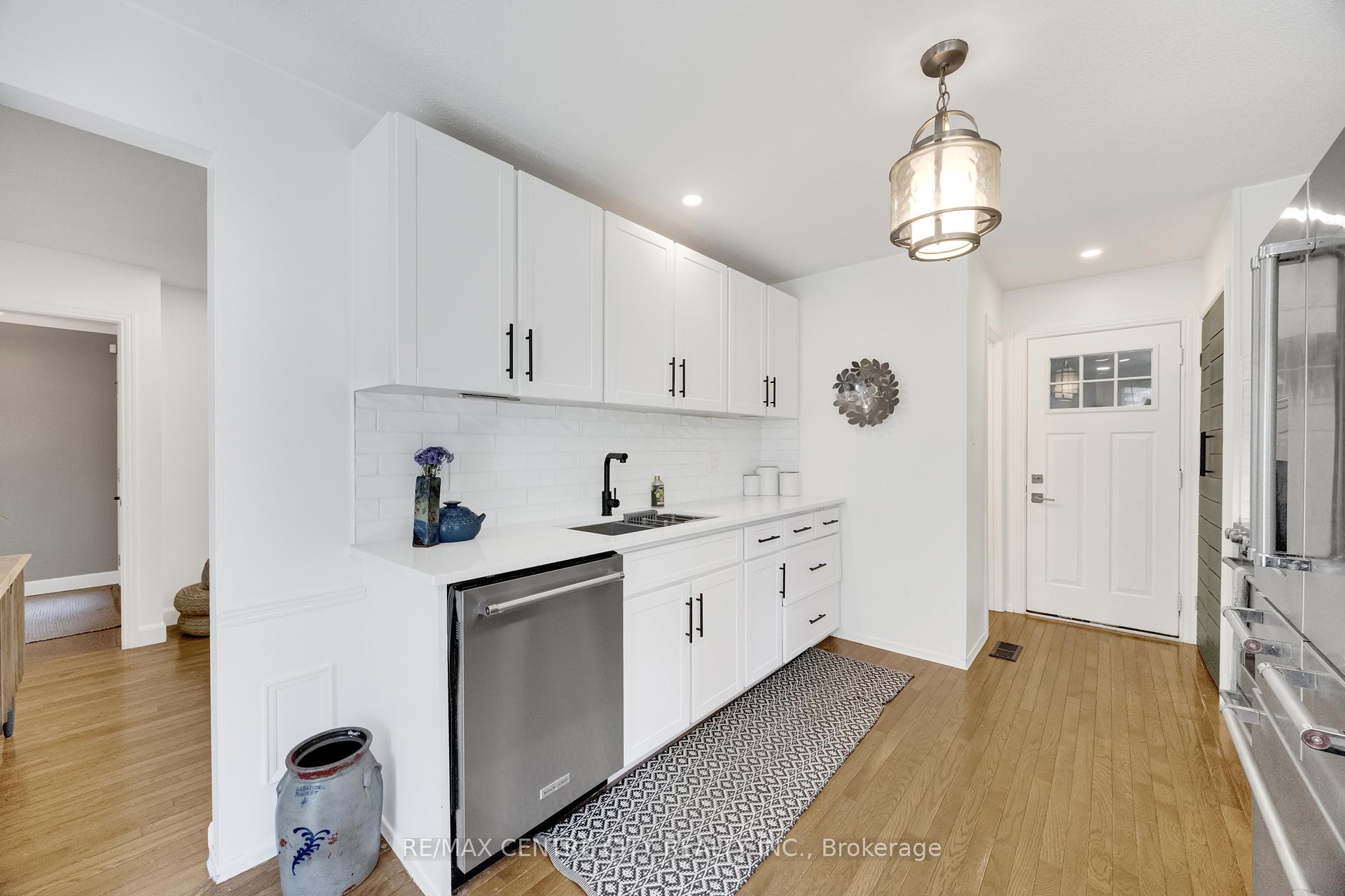 Photo 22 of 27 Bartlett Crescent, London, South M — HOMEH