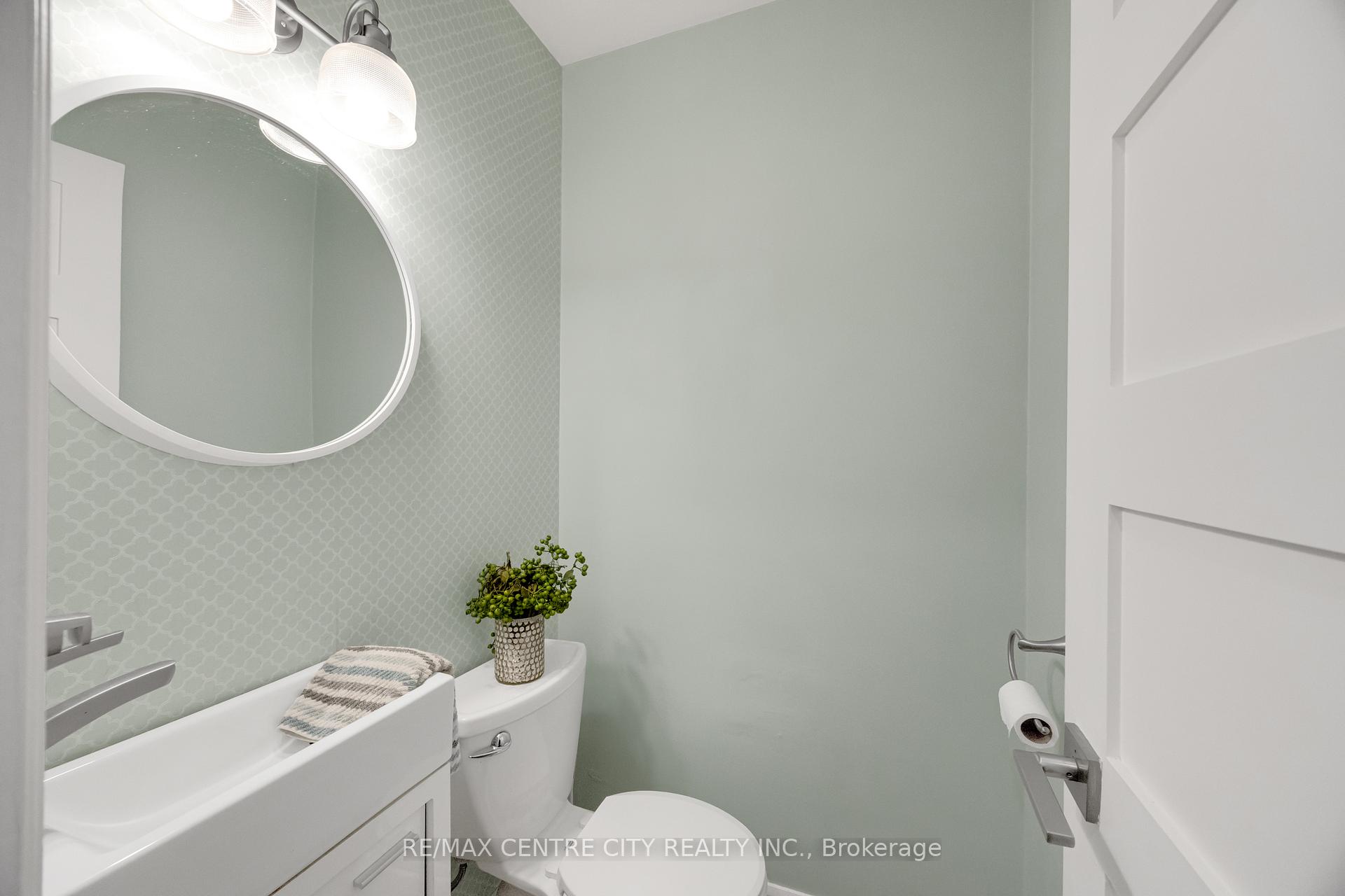 Photo 25 of 27 Bartlett Crescent, London, South M — HOMEH