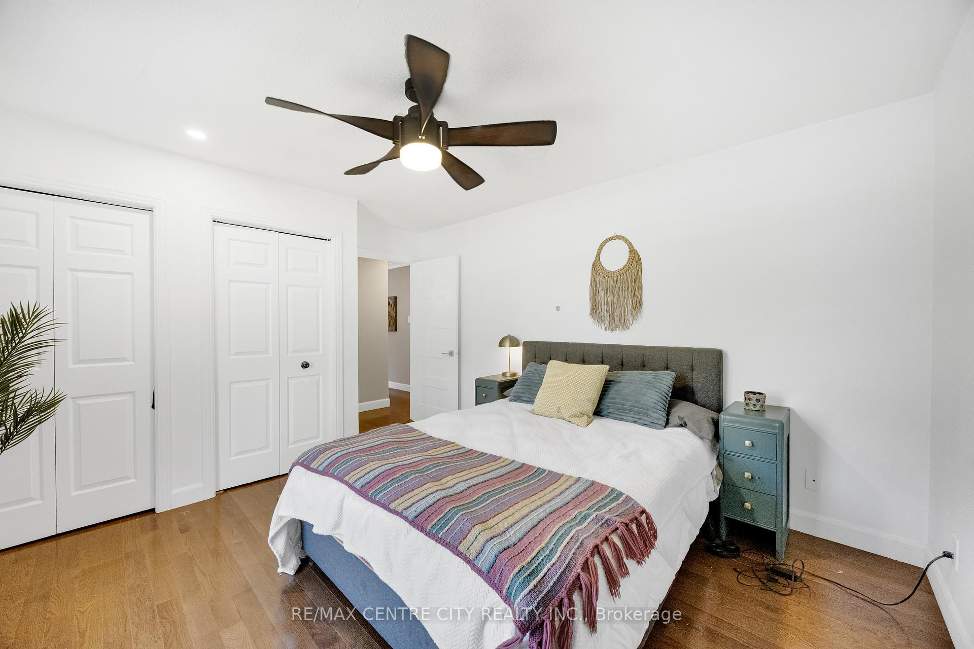 Photo 29 of 27 Bartlett Crescent, London, South M — HOMEH