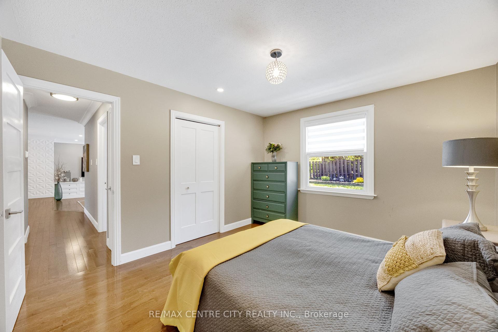 Photo 30 of 27 Bartlett Crescent, London, South M — HOMEH