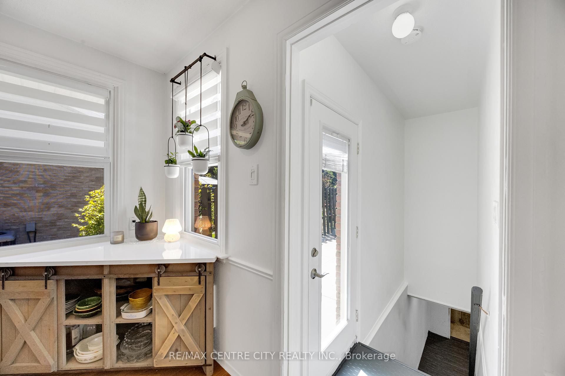 Photo 34 of 27 Bartlett Crescent, London, South M — HOMEH
