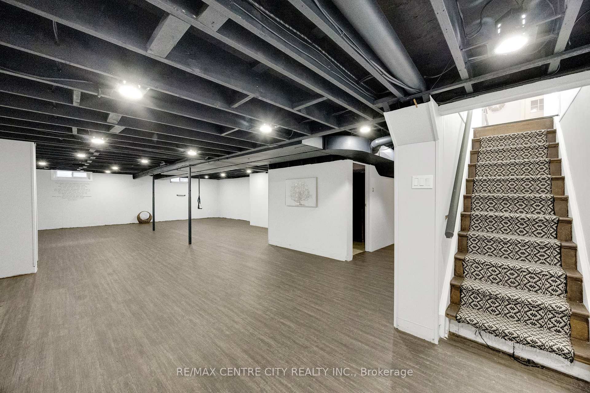 Photo 35 of 27 Bartlett Crescent, London, South M — HOMEH