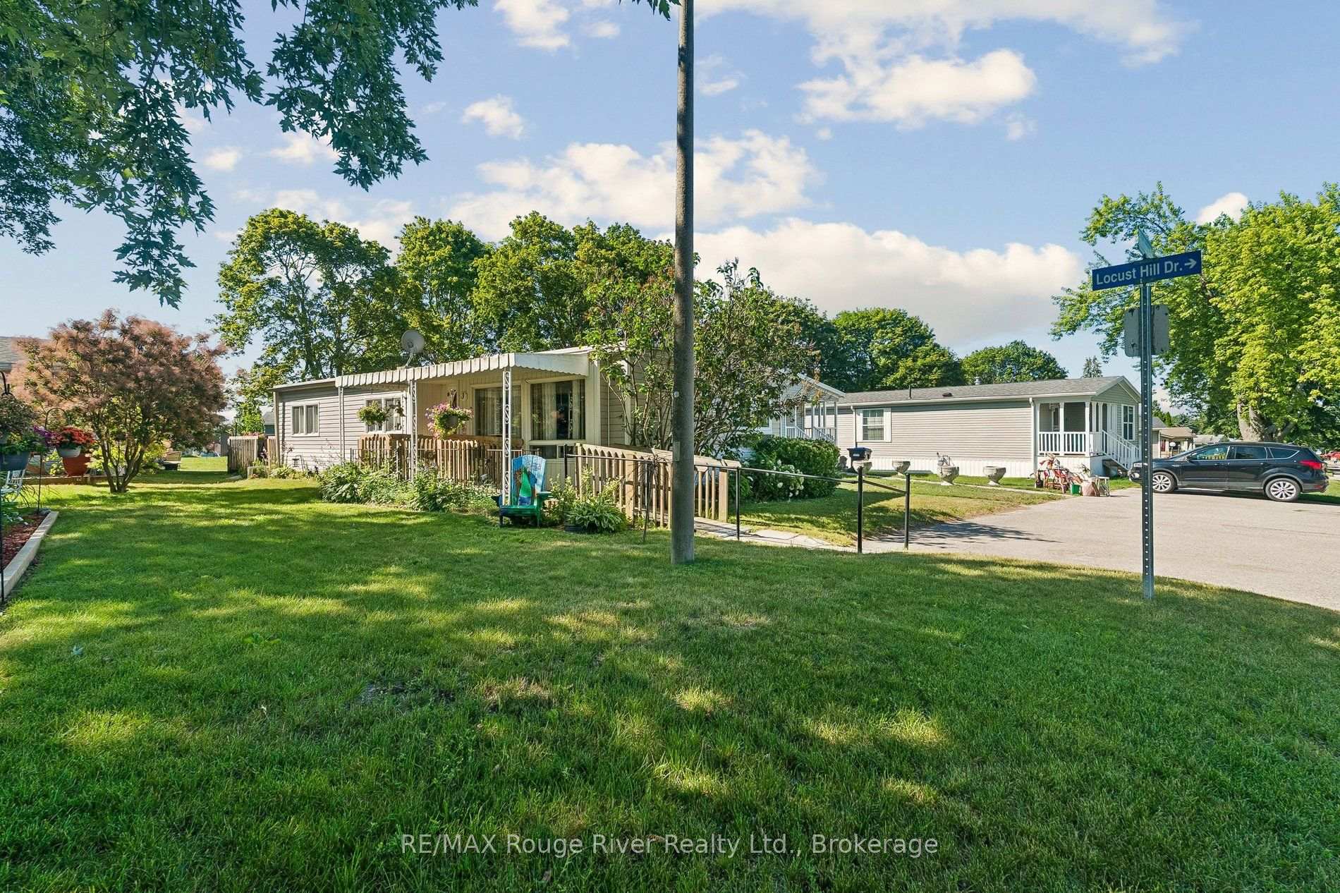 Photo 1 of 35 Hawthorne Drive, Innisfil, Rural Innisfil — HOMEH