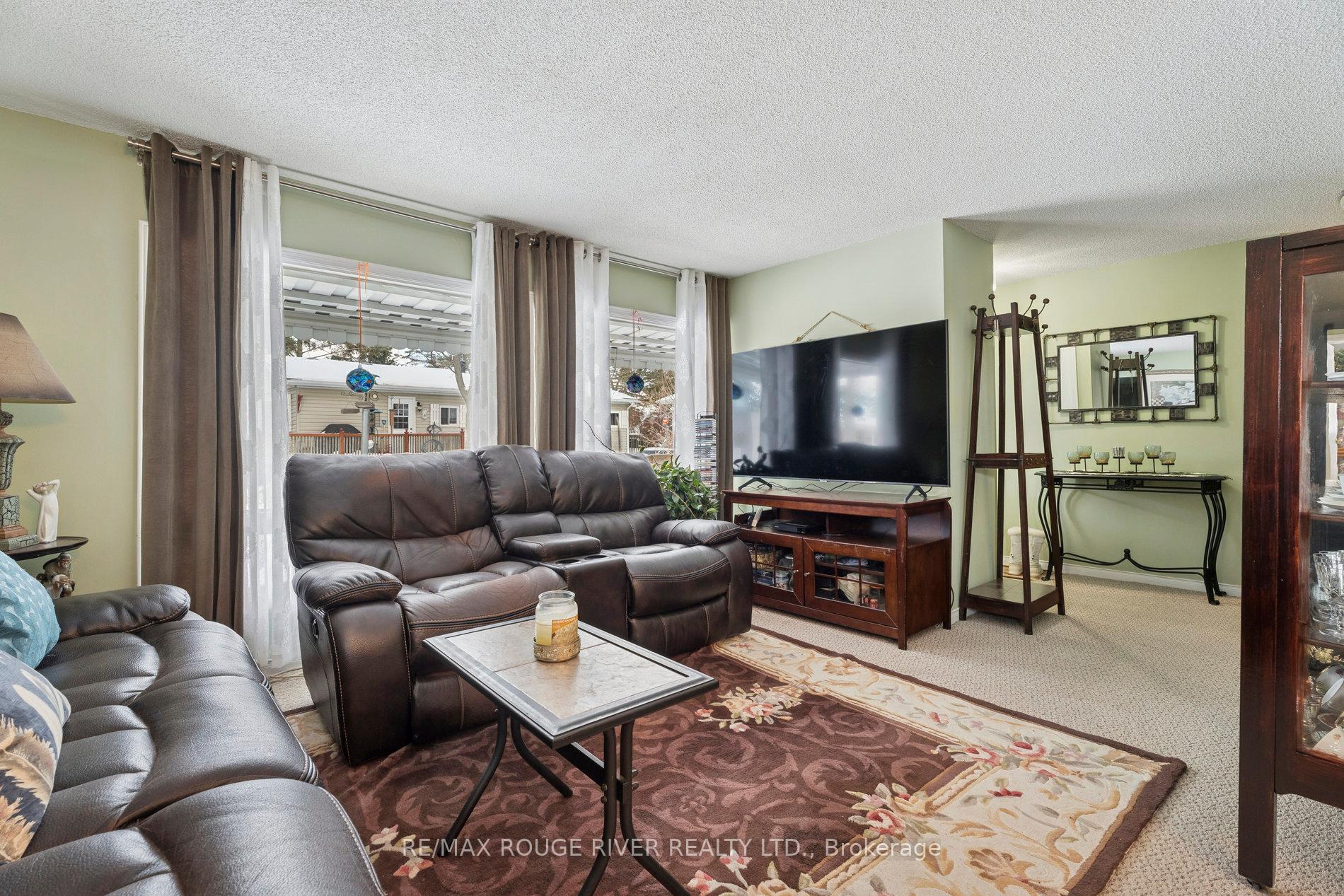 Photo 6 of 35 Hawthorne Drive, Innisfil, Rural Innisfil — HOMEH