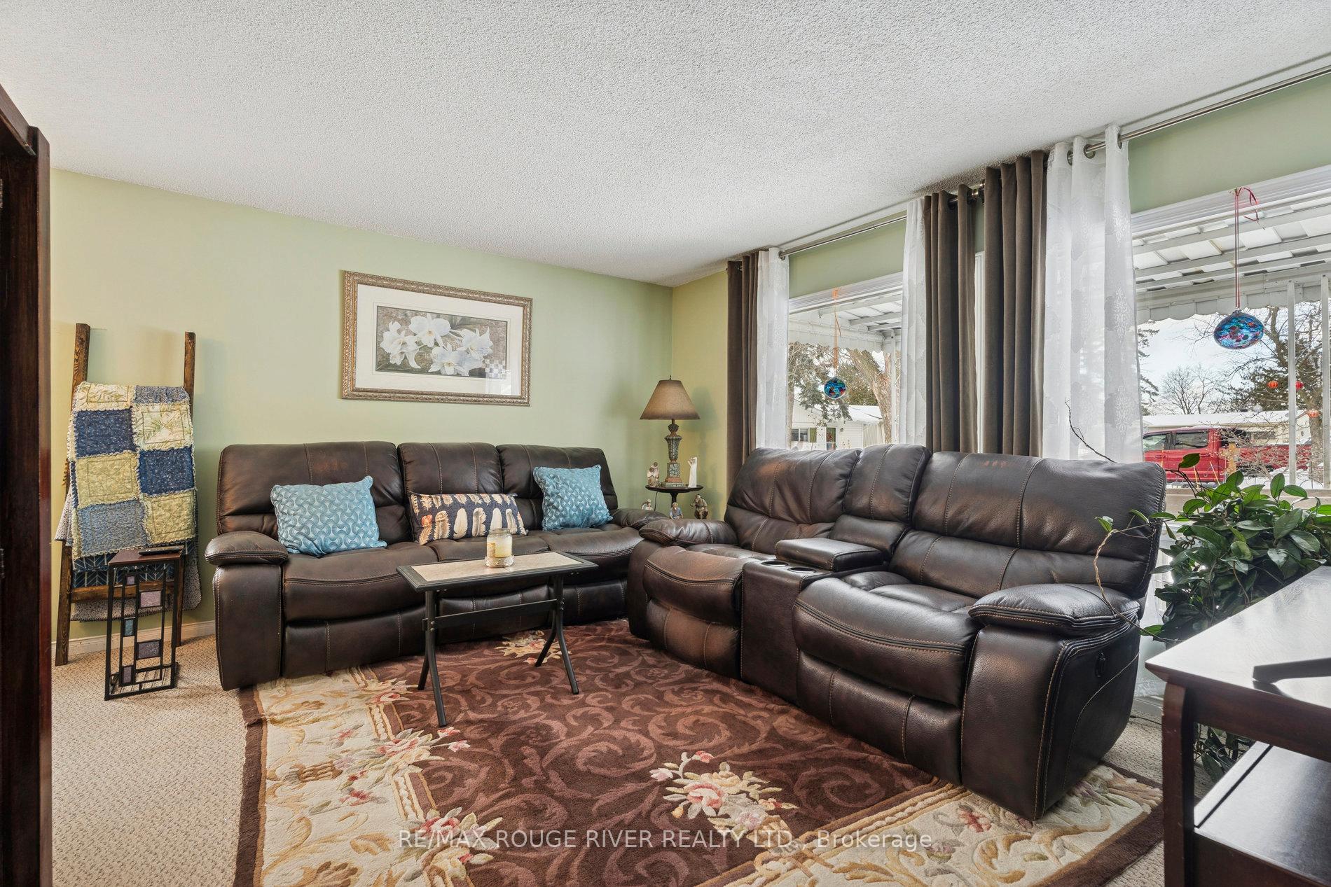 Photo 7 of 35 Hawthorne Drive, Innisfil, Rural Innisfil — HOMEH