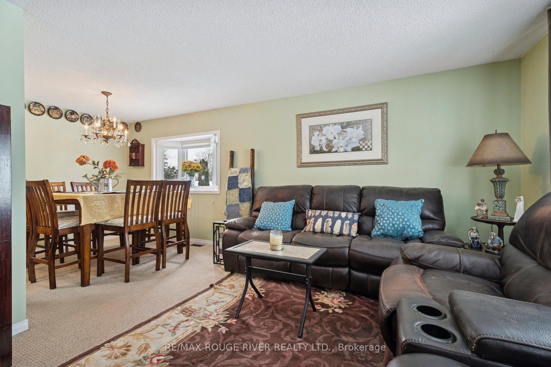 Photo 8 of 35 Hawthorne Drive, Innisfil, Rural Innisfil — HOMEH