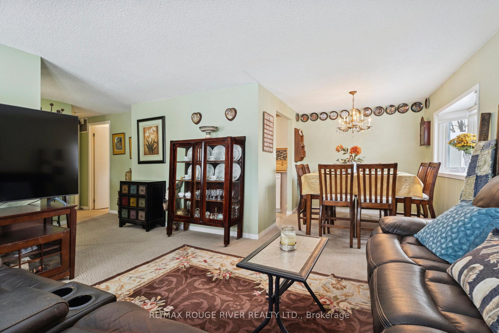 Photo 9 of 35 Hawthorne Drive, Innisfil, Rural Innisfil — HOMEH