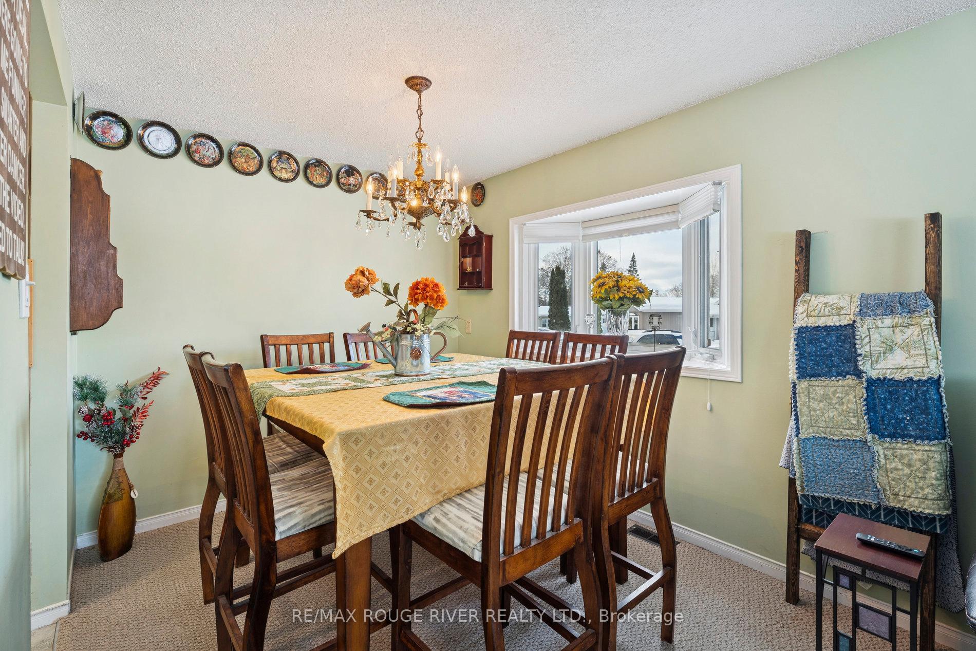 Photo 10 of 35 Hawthorne Drive, Innisfil, Rural Innisfil — HOMEH