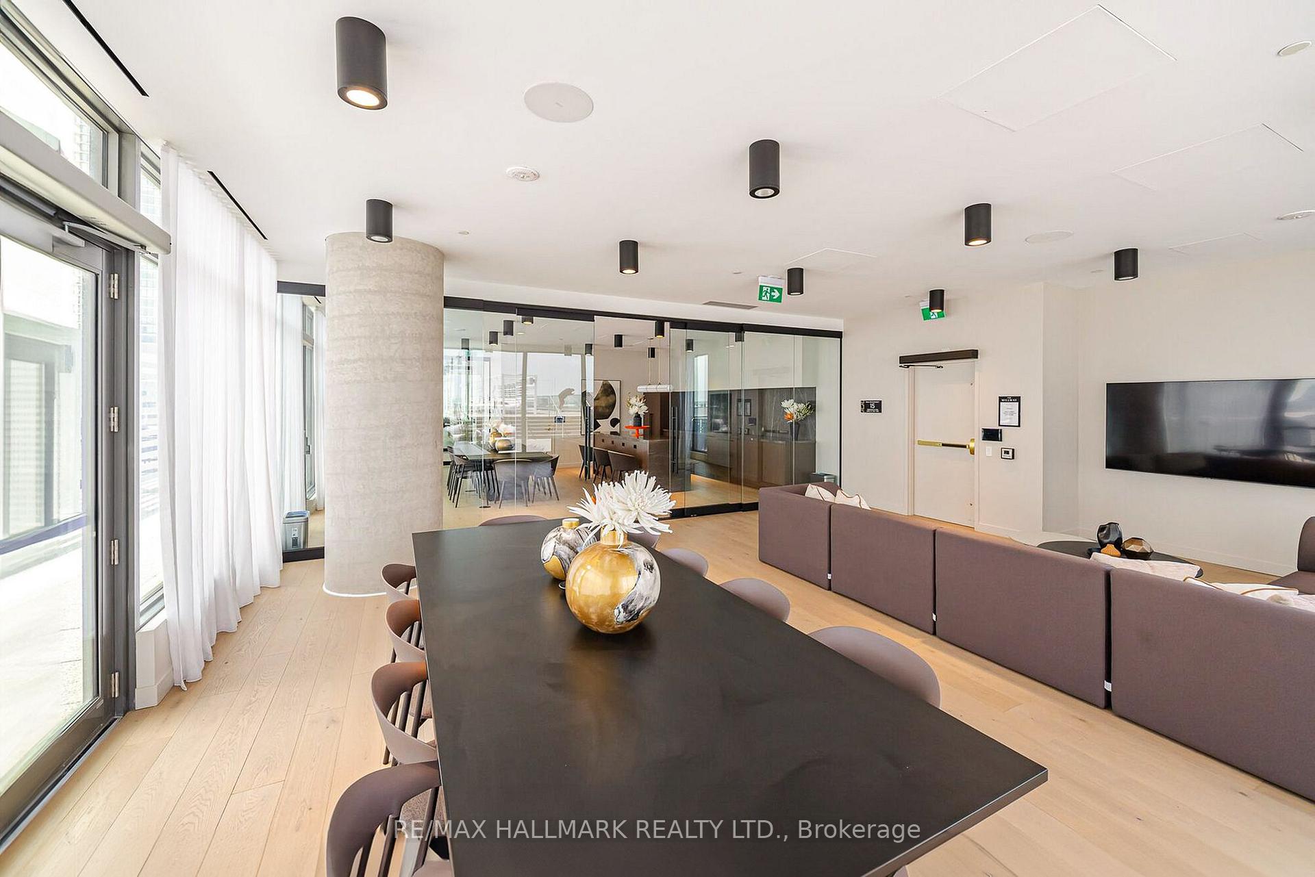 Photo 15 of Unit 517, 1000 Portage Parkway E, Vaughan, Vaughan Corporate Centre — HOMEH