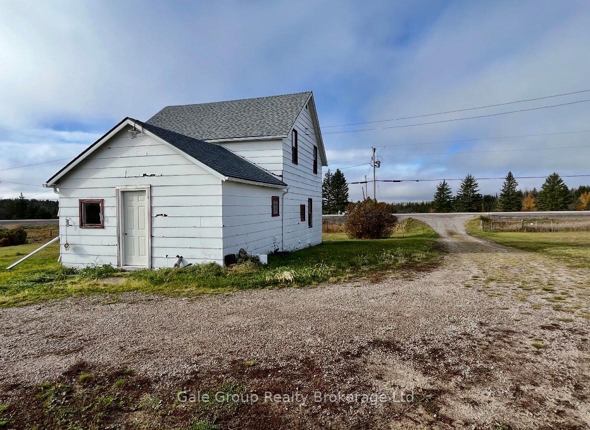 Photo 2 of 2541 Highway 105, Kenora — HOMEH