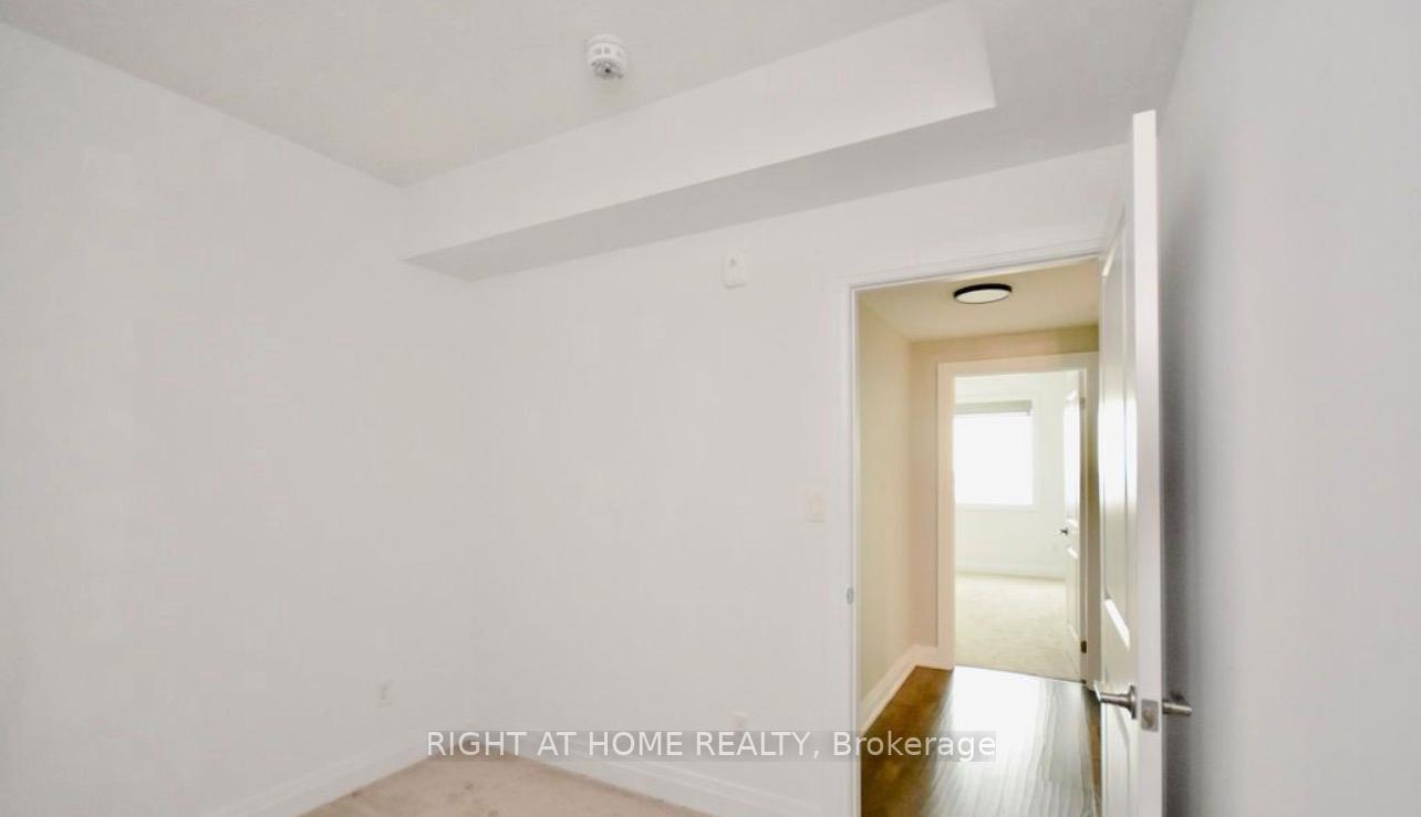 Photo 16 of Unit 405, 299 Cundles Road E, Barrie, Alliance — HOMEH
