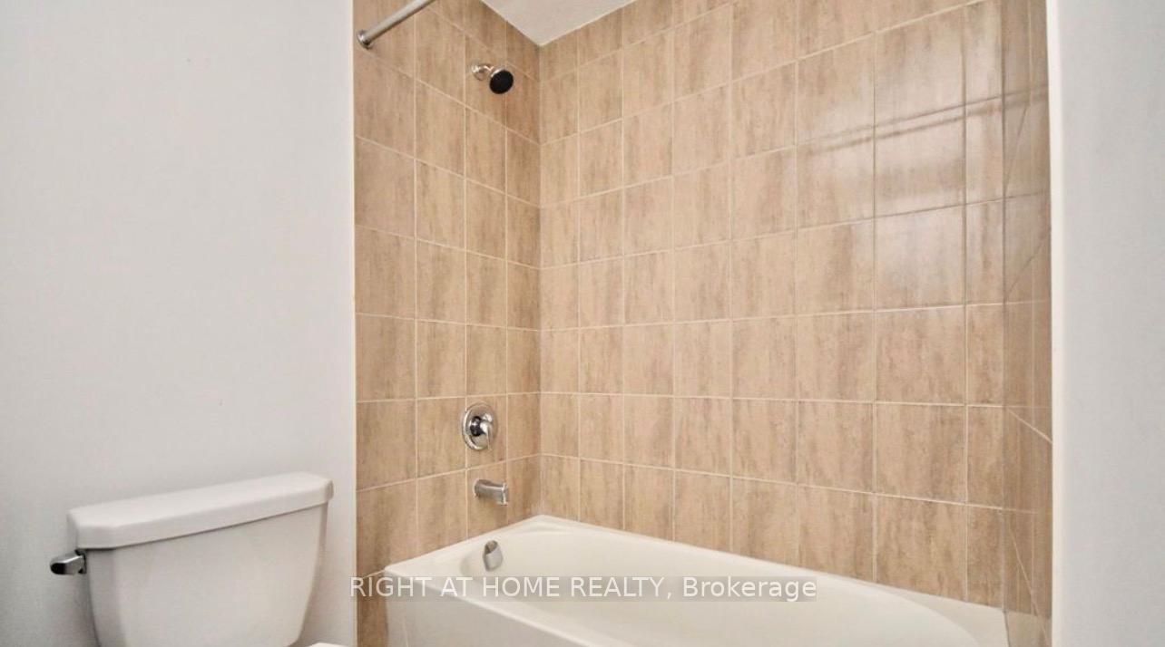 Photo 23 of Unit 405, 299 Cundles Road E, Barrie, Alliance — HOMEH