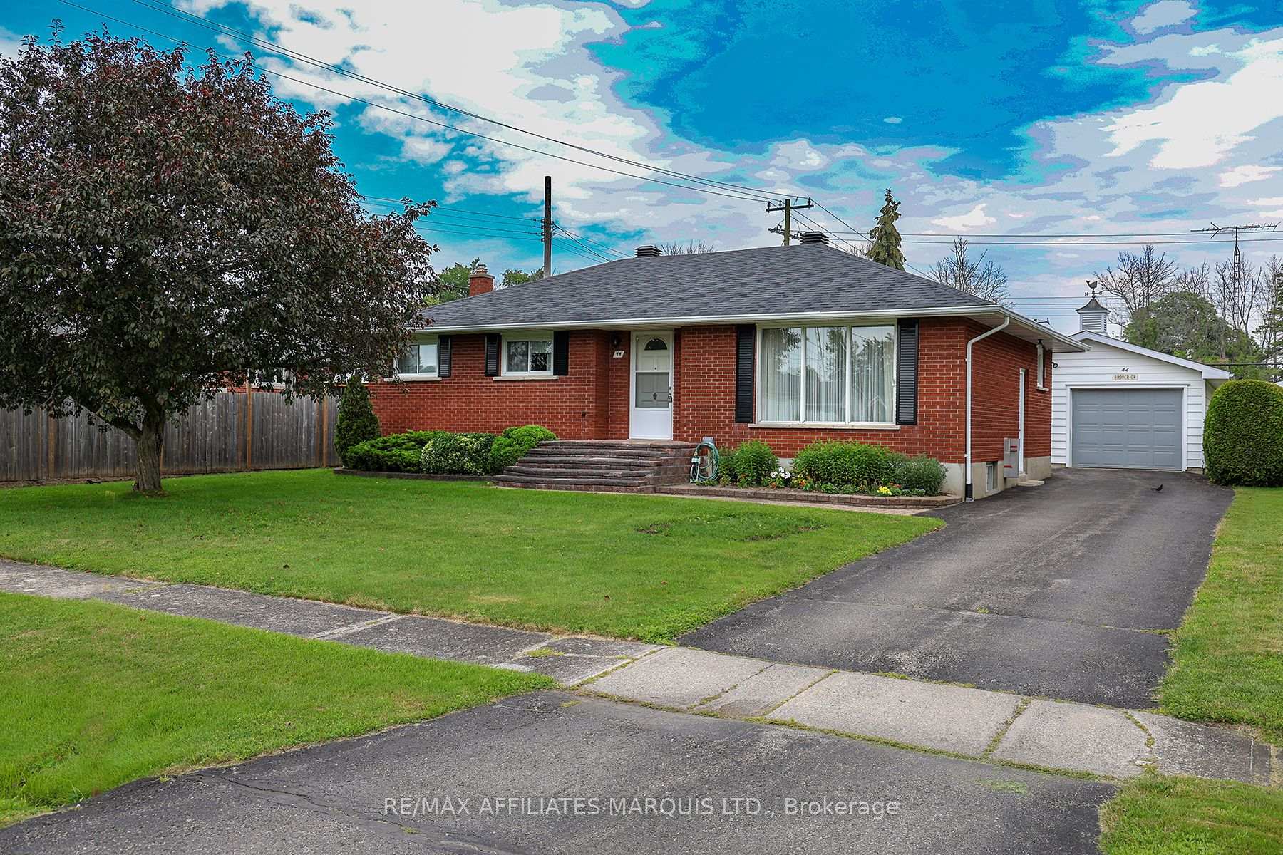 Photo 2 of 44 Broder Crescent, South Dundas, Morrisburg — HOMEH