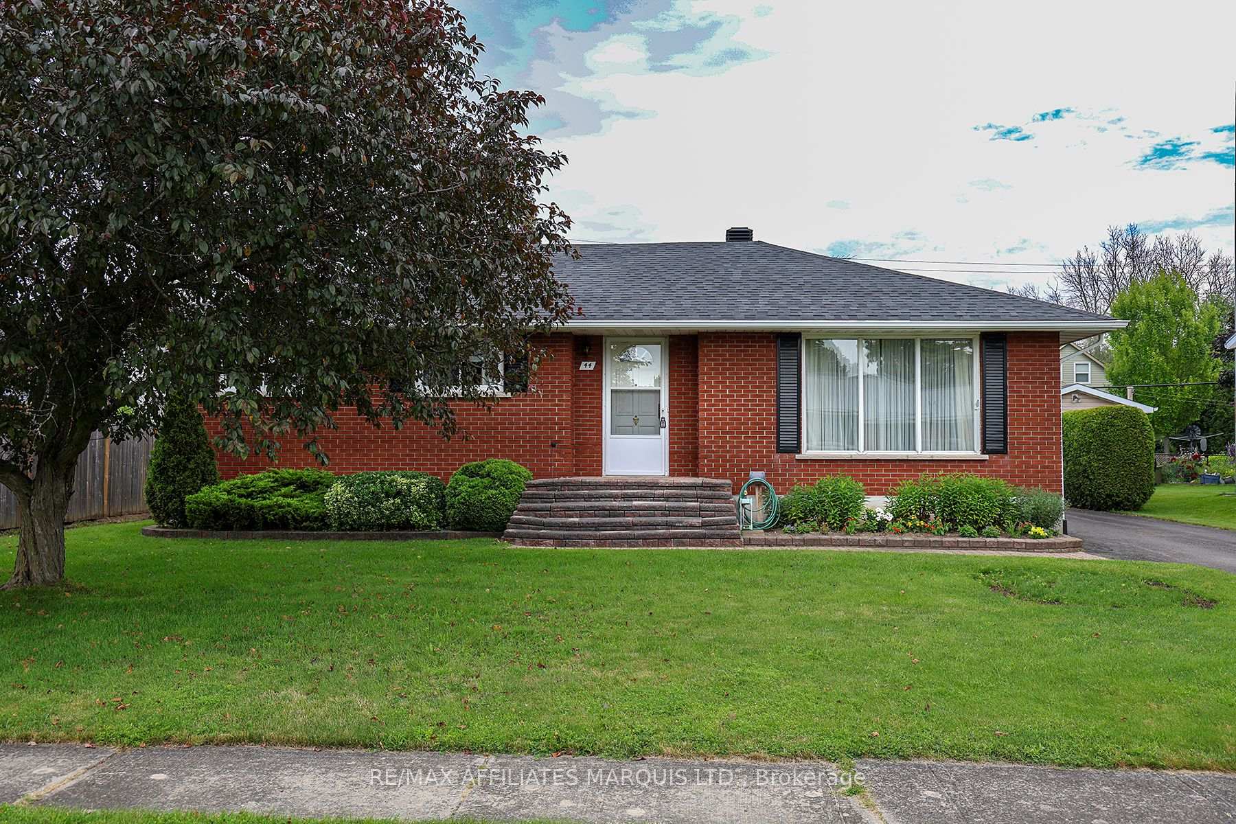 Photo 4 of 44 Broder Crescent, South Dundas, Morrisburg — HOMEH
