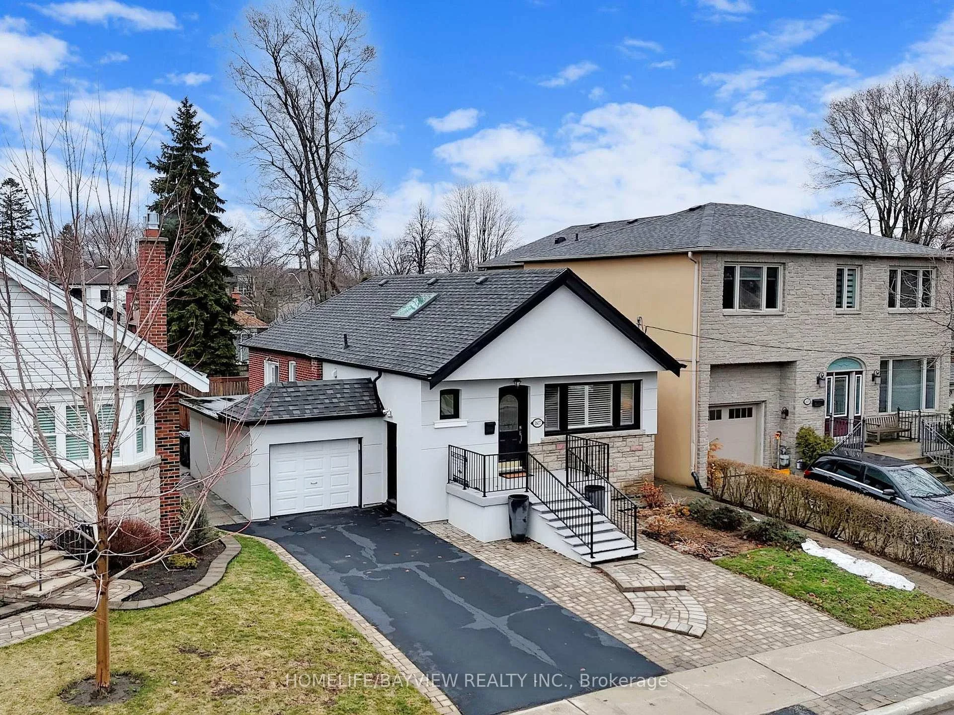Front of 1607 Woodbine Heights Boulevard