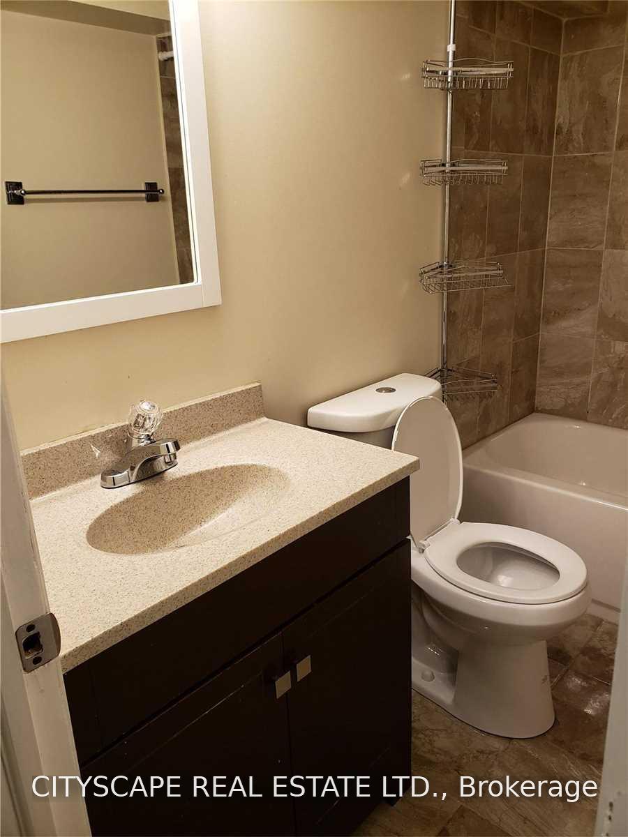 Photo 10 of 5483 Bellaggio Crescent, Mississauga, East Credit — HOMEH