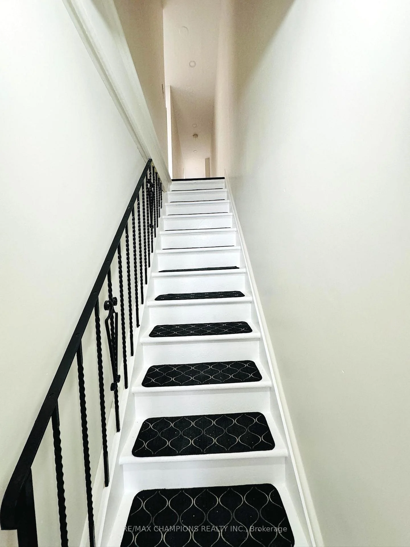 Photo 8 of Unit 2nd, 196 Caledonia Road, Toronto, Corso Italia-Davenport — HOMEH