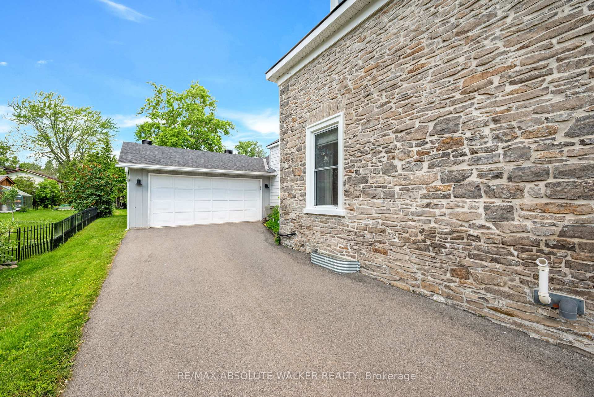 Photo 41 of 652 Henry Street W, Prescott, Prescott — HOMEH