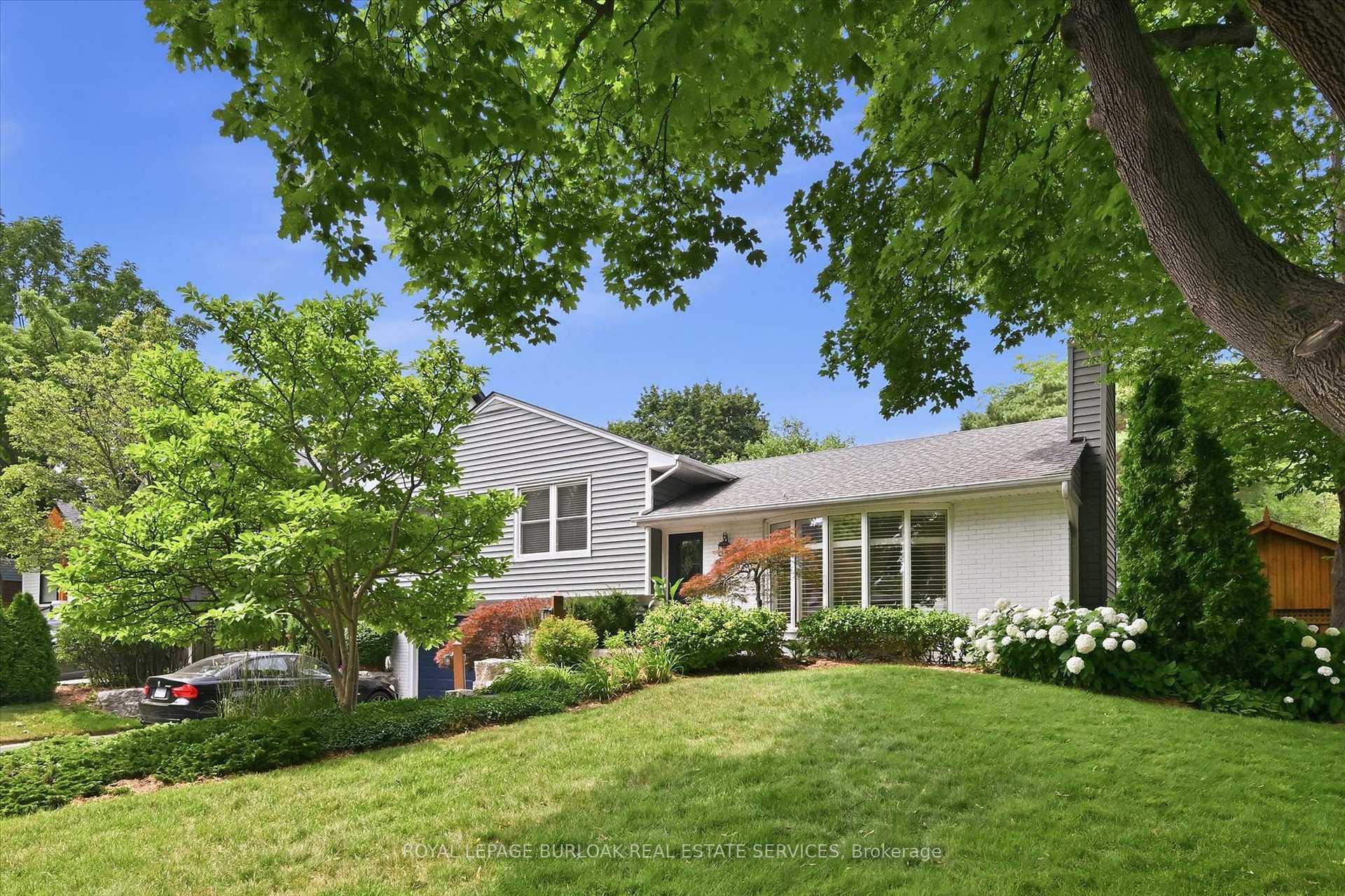 Photo 3 of 4065 Melba Lane, Burlington, Shoreacres — HOMEH