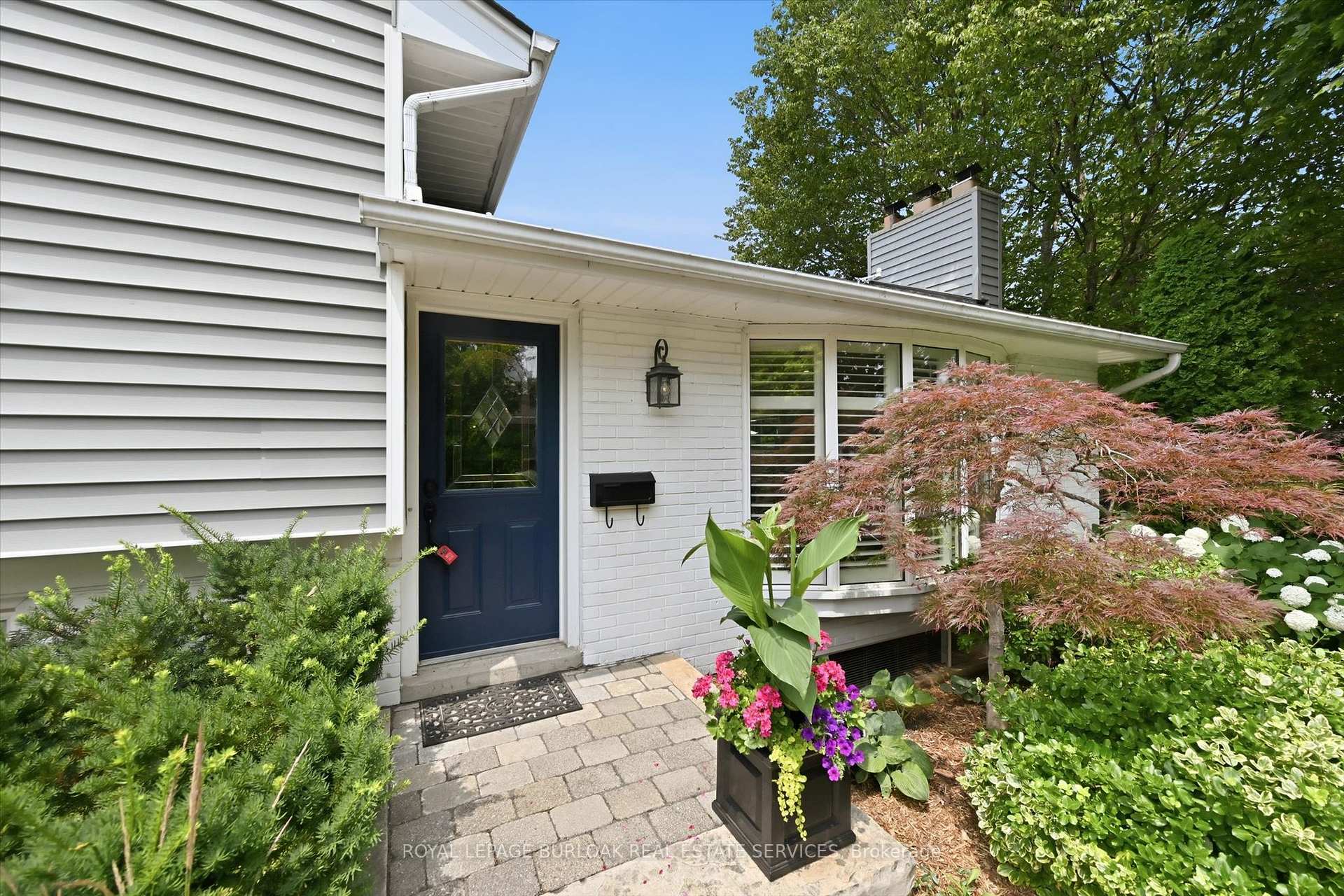 Photo 4 of 4065 Melba Lane, Burlington, Shoreacres — HOMEH
