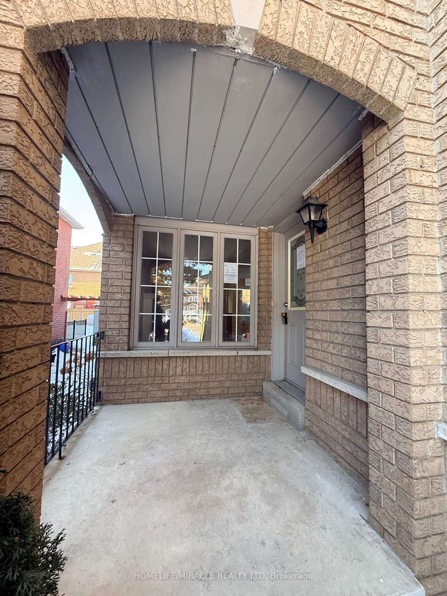 Photo 2 of 137 Pressed Brick Drive, Brampton, Brampton North — HOMEH