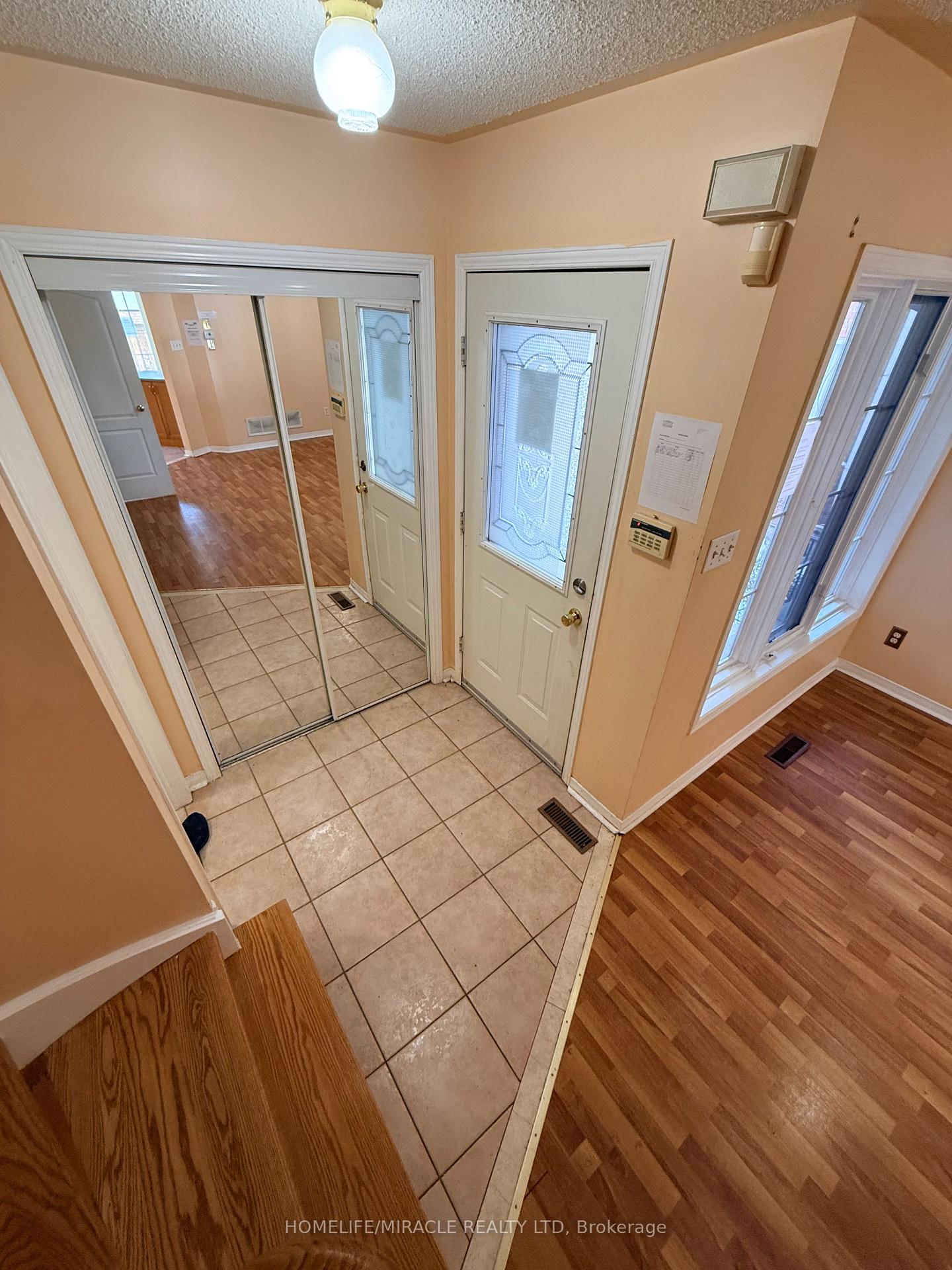 Photo 3 of 137 Pressed Brick Drive, Brampton, Brampton North — HOMEH