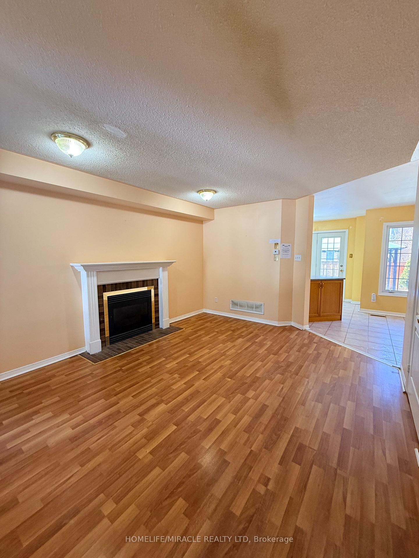 Photo 5 of 137 Pressed Brick Drive, Brampton, Brampton North — HOMEH