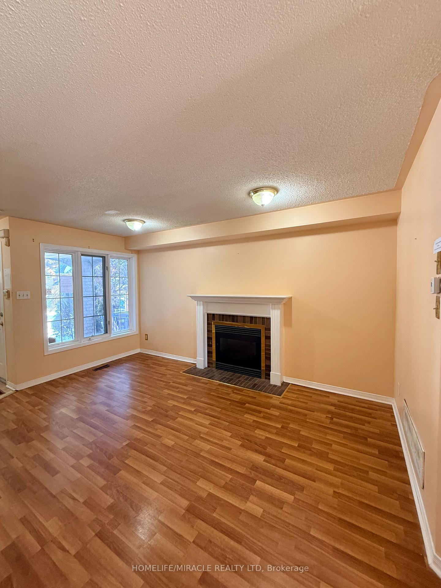 Photo 6 of 137 Pressed Brick Drive, Brampton, Brampton North — HOMEH