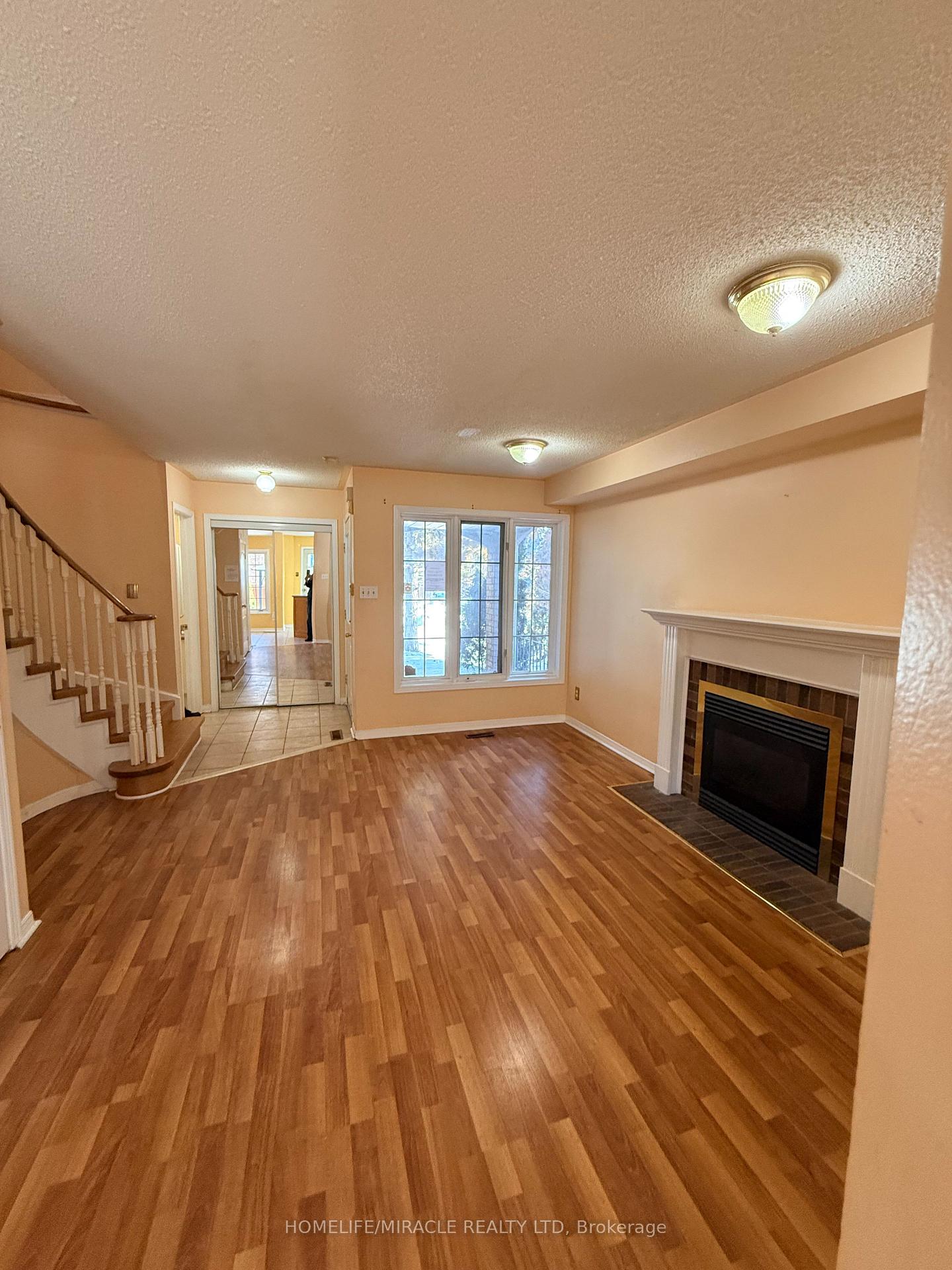 Photo 7 of 137 Pressed Brick Drive, Brampton, Brampton North — HOMEH