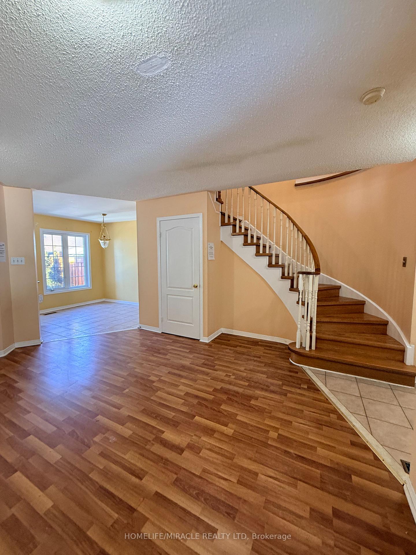 Photo 11 of 137 Pressed Brick Drive, Brampton, Brampton North — HOMEH