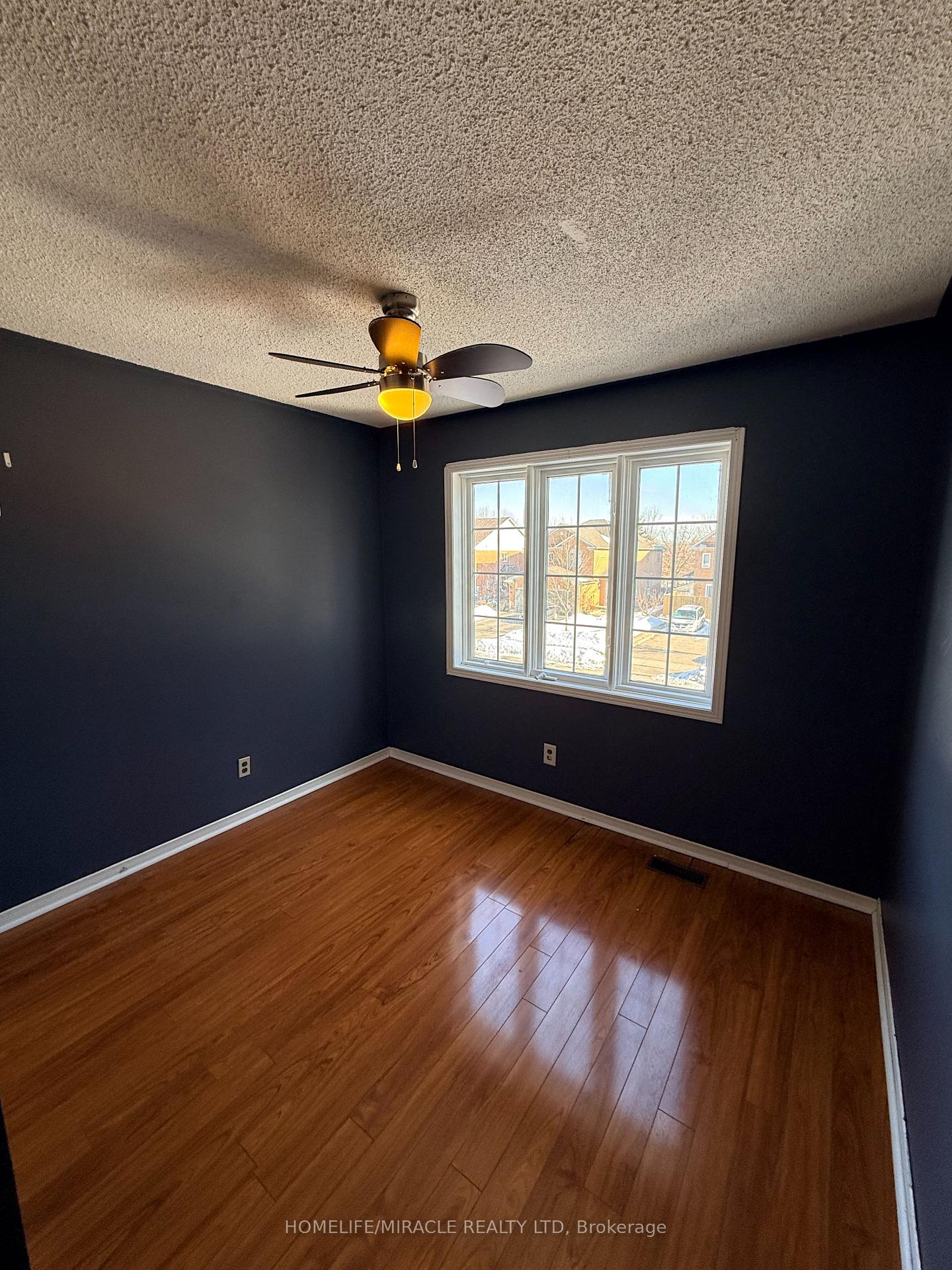 Photo 17 of 137 Pressed Brick Drive, Brampton, Brampton North — HOMEH
