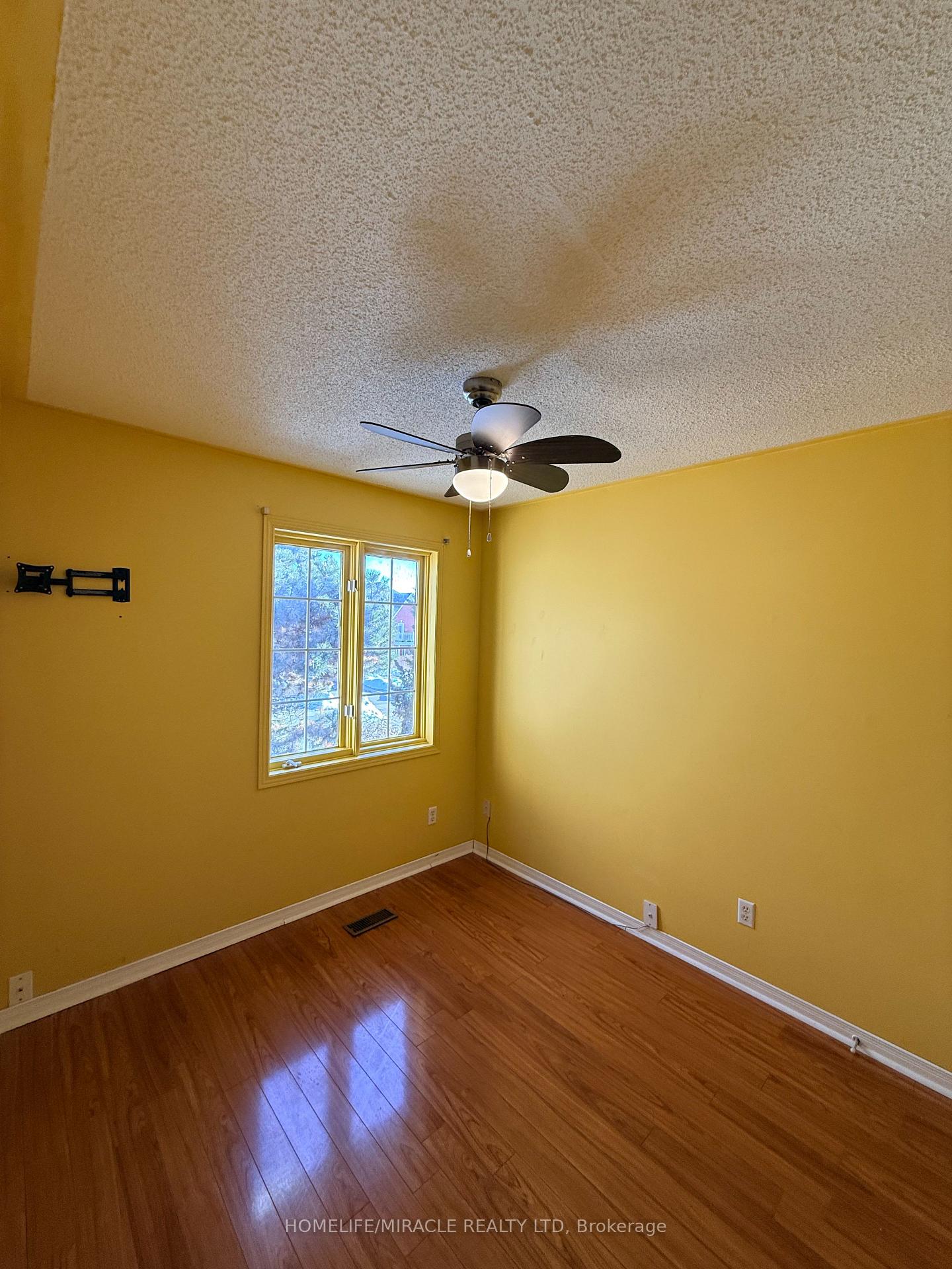 Photo 32 of 137 Pressed Brick Drive, Brampton, Brampton North — HOMEH