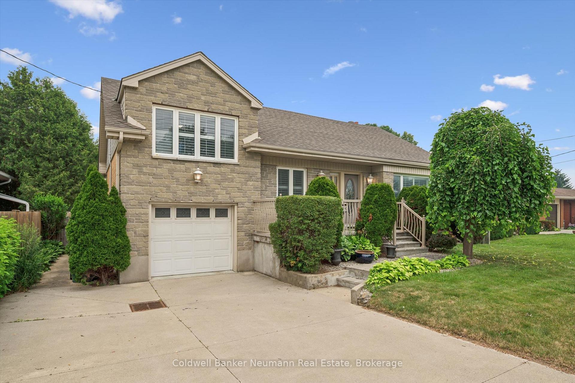 Front of 195 Victoria Road N