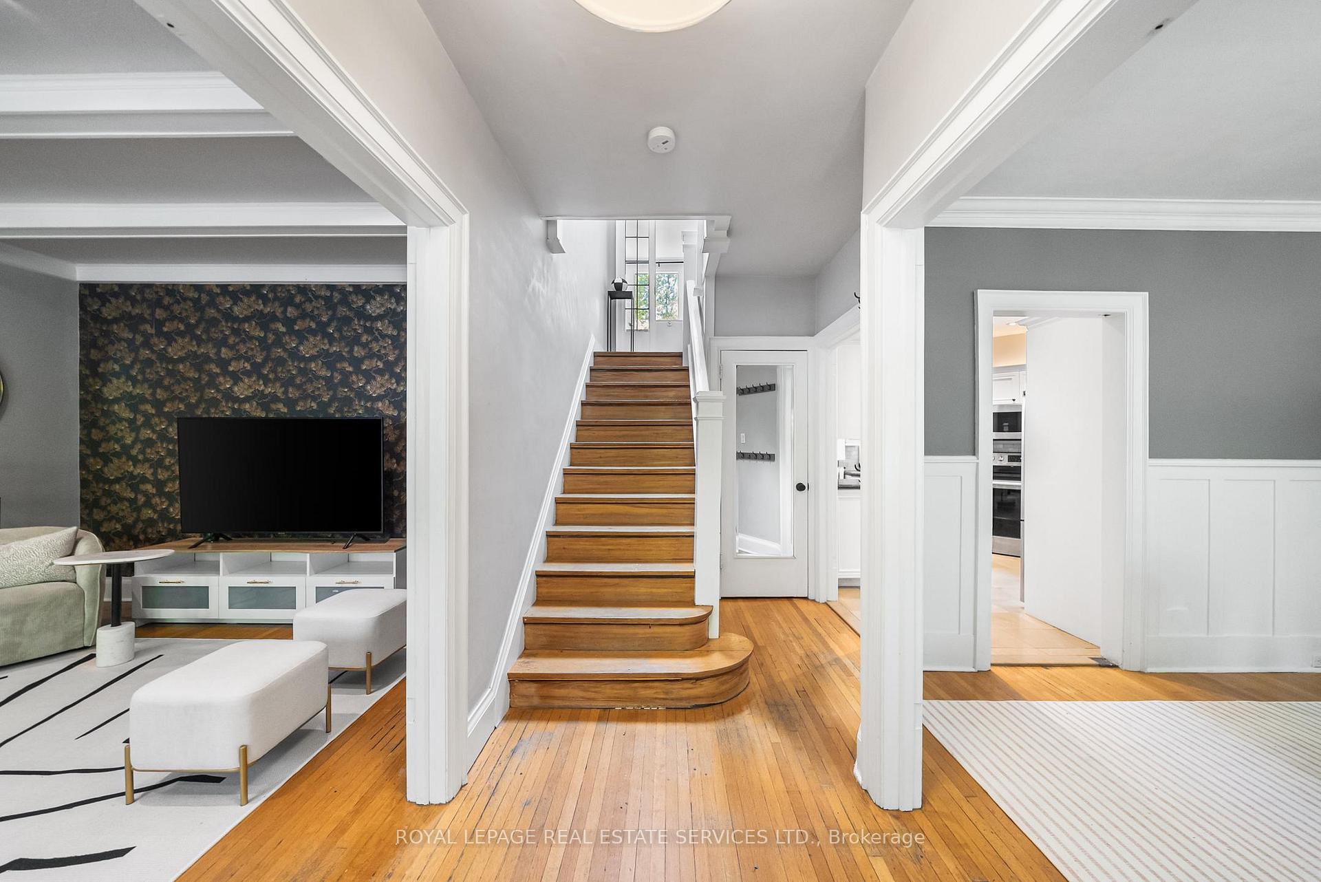 Photo 3 of 202 Dinnick Crescent, Toronto, Lawrence Park South — HOMEH