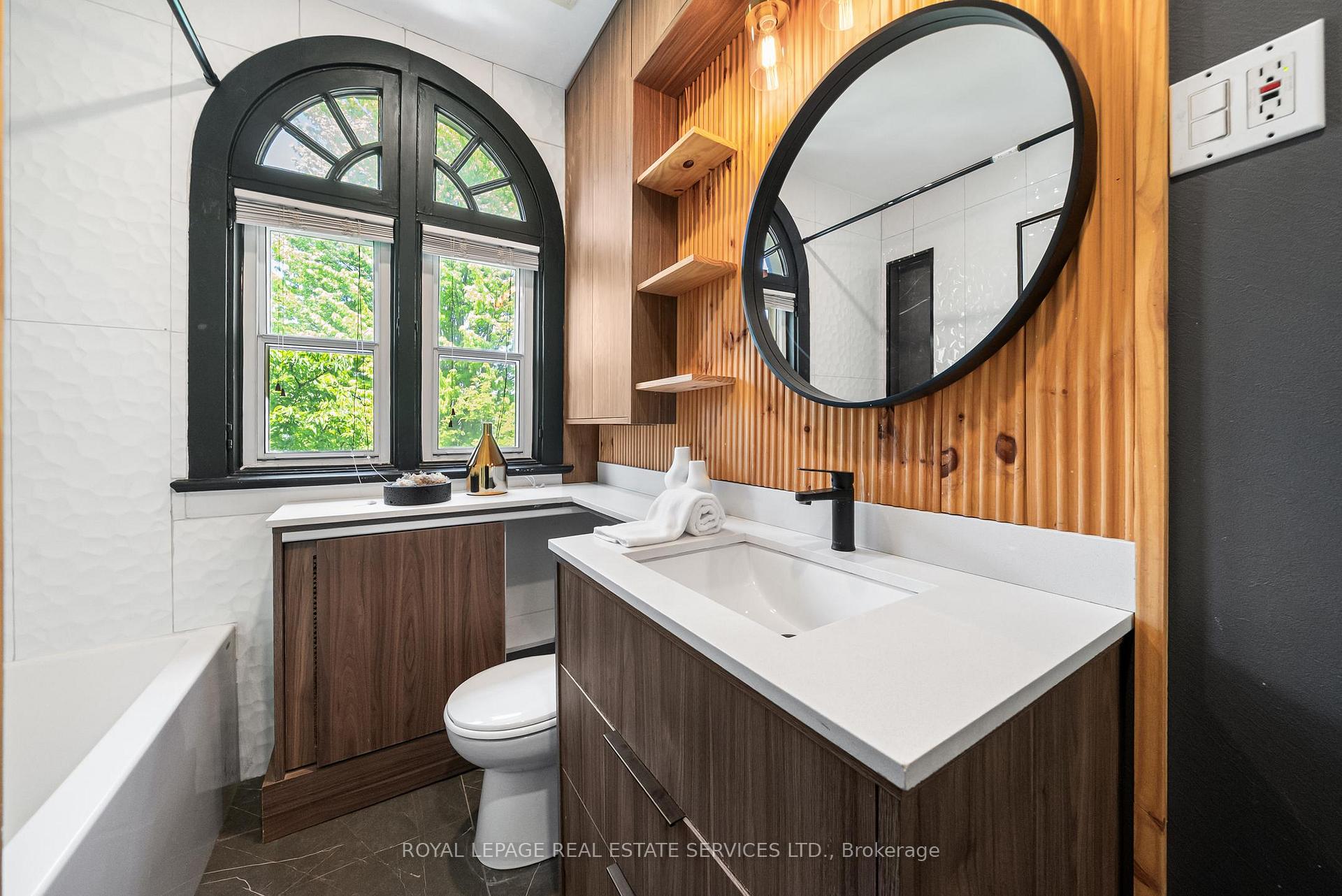 Photo 29 of 202 Dinnick Crescent, Toronto, Lawrence Park South — HOMEH