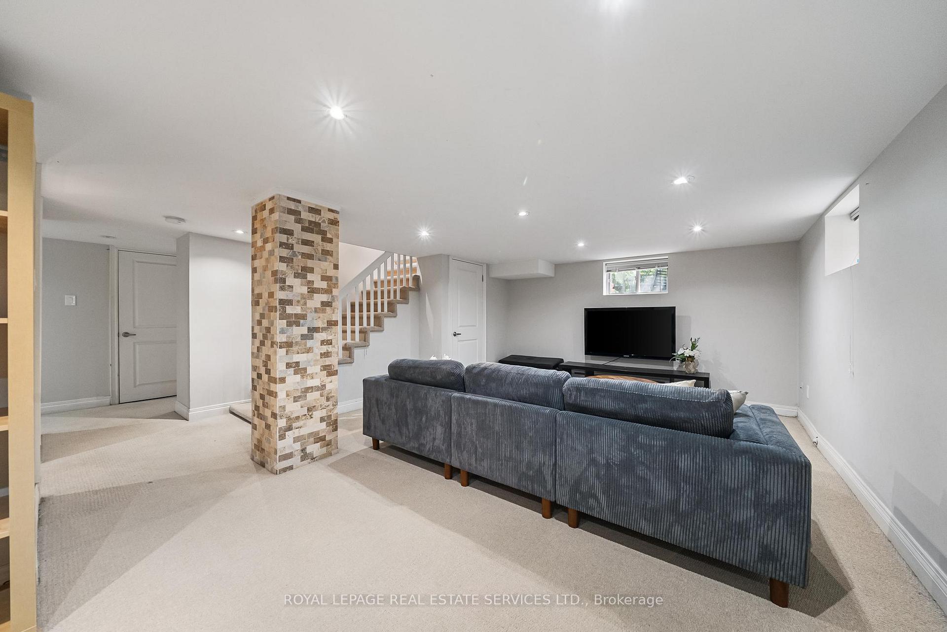 Photo 31 of 202 Dinnick Crescent, Toronto, Lawrence Park South — HOMEH