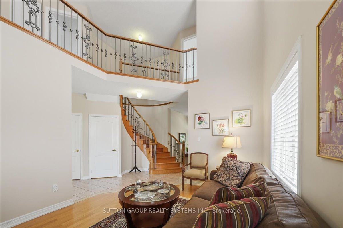 Photo 4 of 1382 Avon Drive, Mississauga, Meadowvale Village — HOMEH