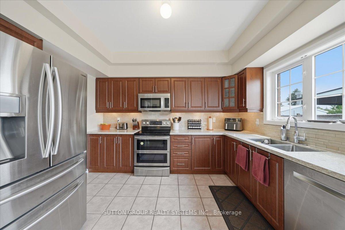 Photo 9 of 1382 Avon Drive, Mississauga, Meadowvale Village — HOMEH