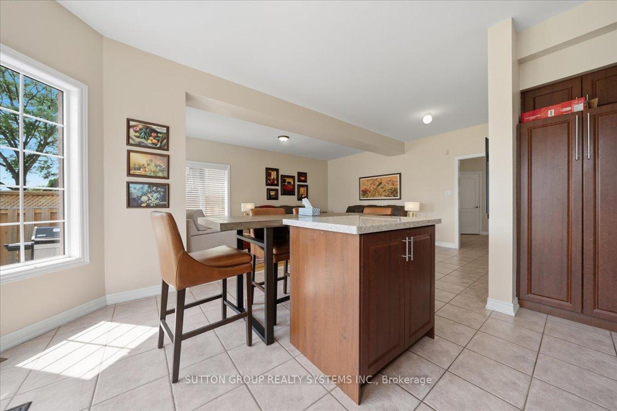 Photo 11 of 1382 Avon Drive, Mississauga, Meadowvale Village — HOMEH