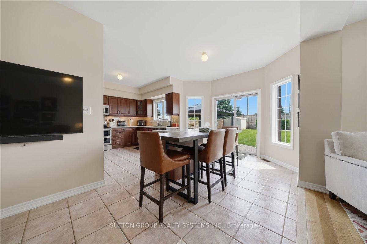 Photo 12 of 1382 Avon Drive, Mississauga, Meadowvale Village — HOMEH