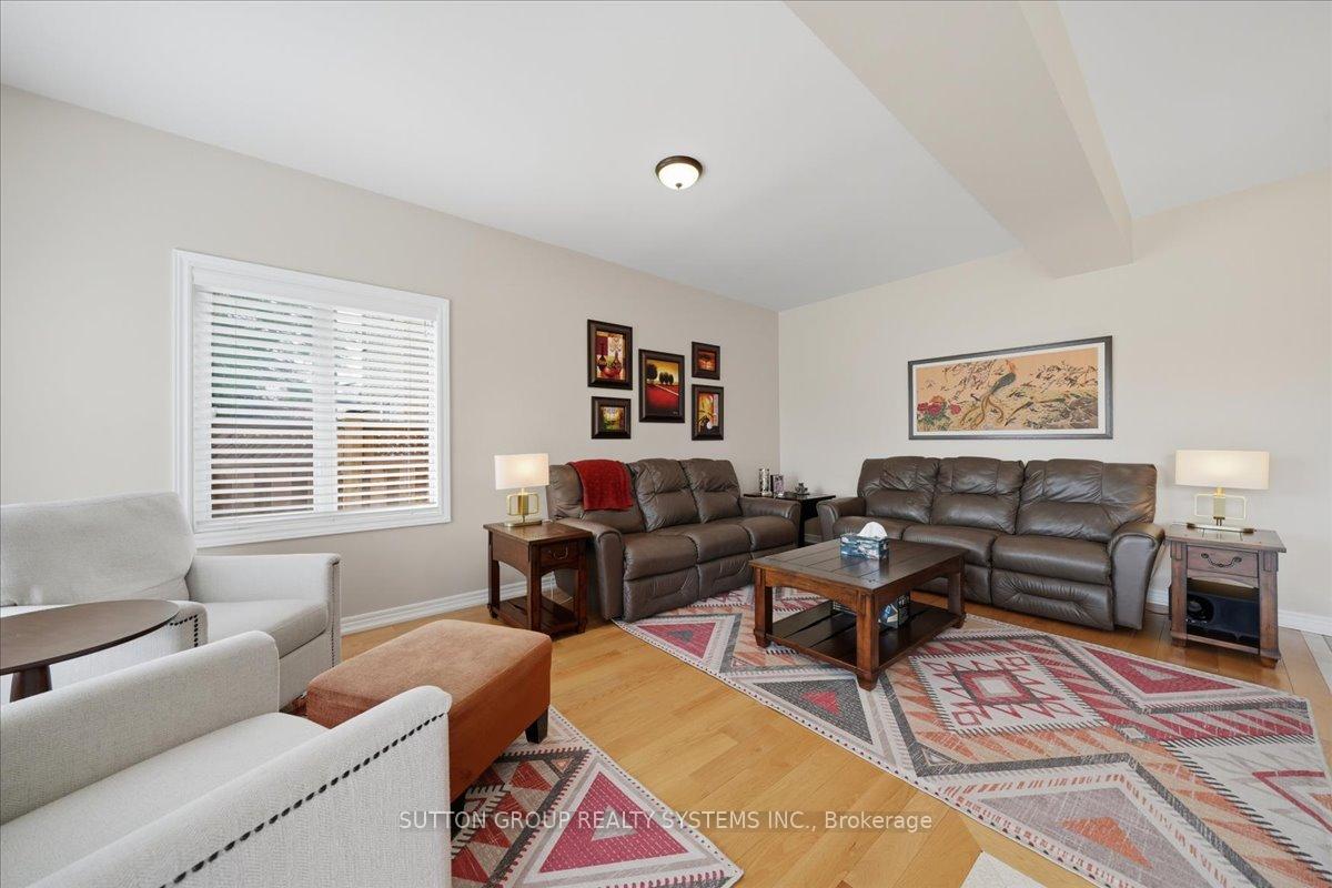 Photo 13 of 1382 Avon Drive, Mississauga, Meadowvale Village — HOMEH