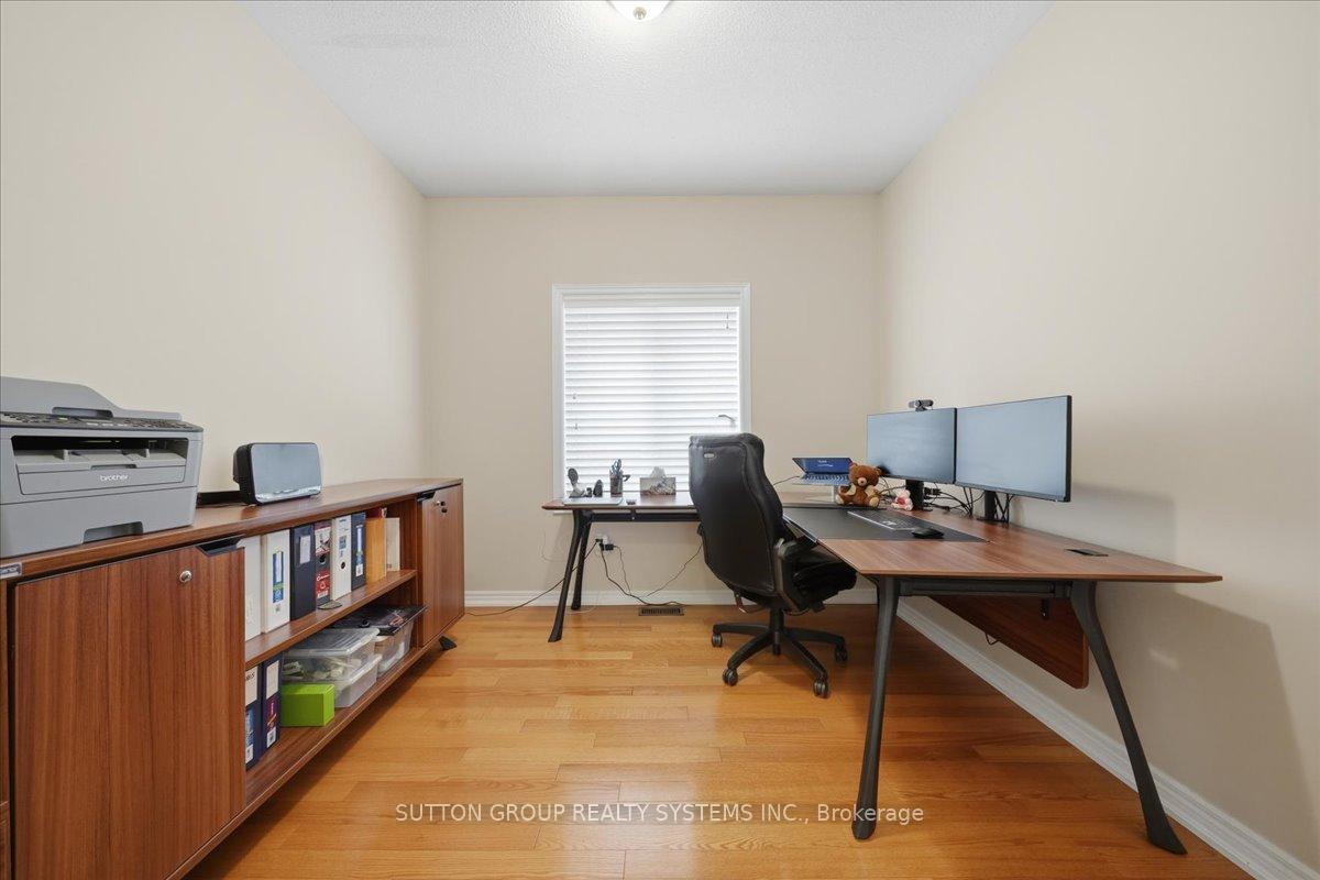 Photo 15 of 1382 Avon Drive, Mississauga, Meadowvale Village — HOMEH